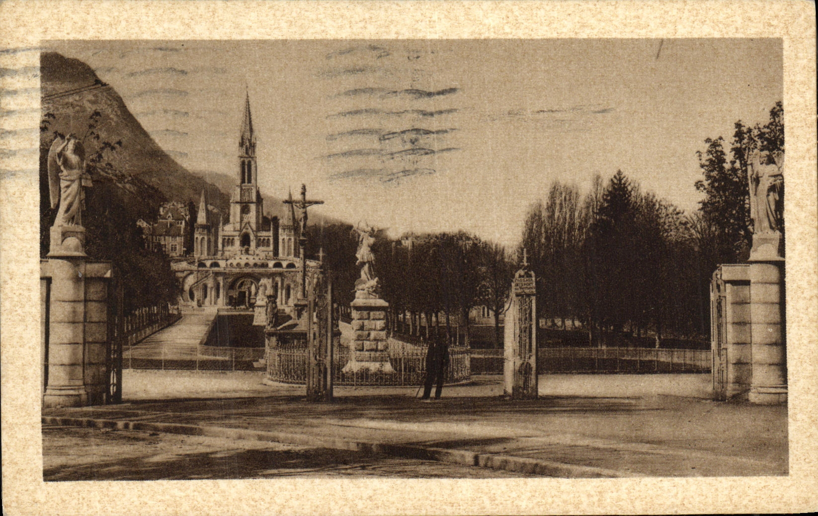 CPA Lourdes Entree de L Esplanade