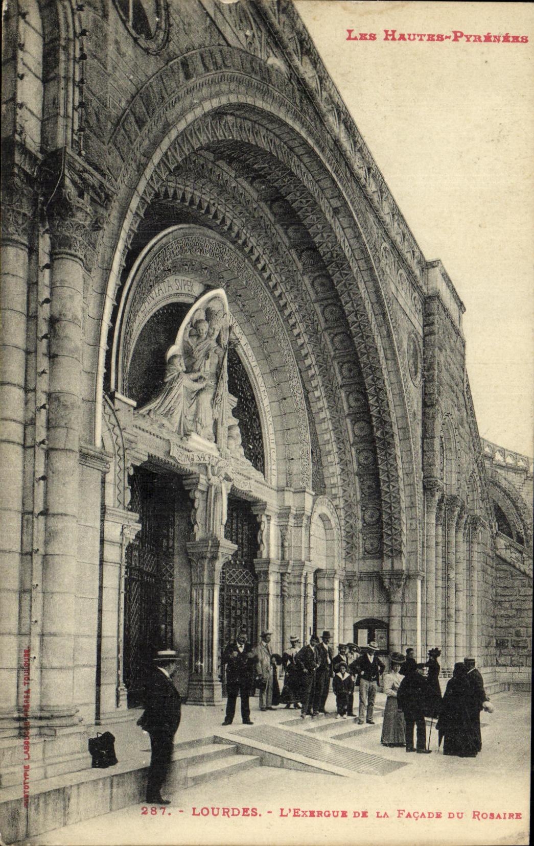 CPA Lourdes Entree de L Esplanade La Facade Du Rosaire 