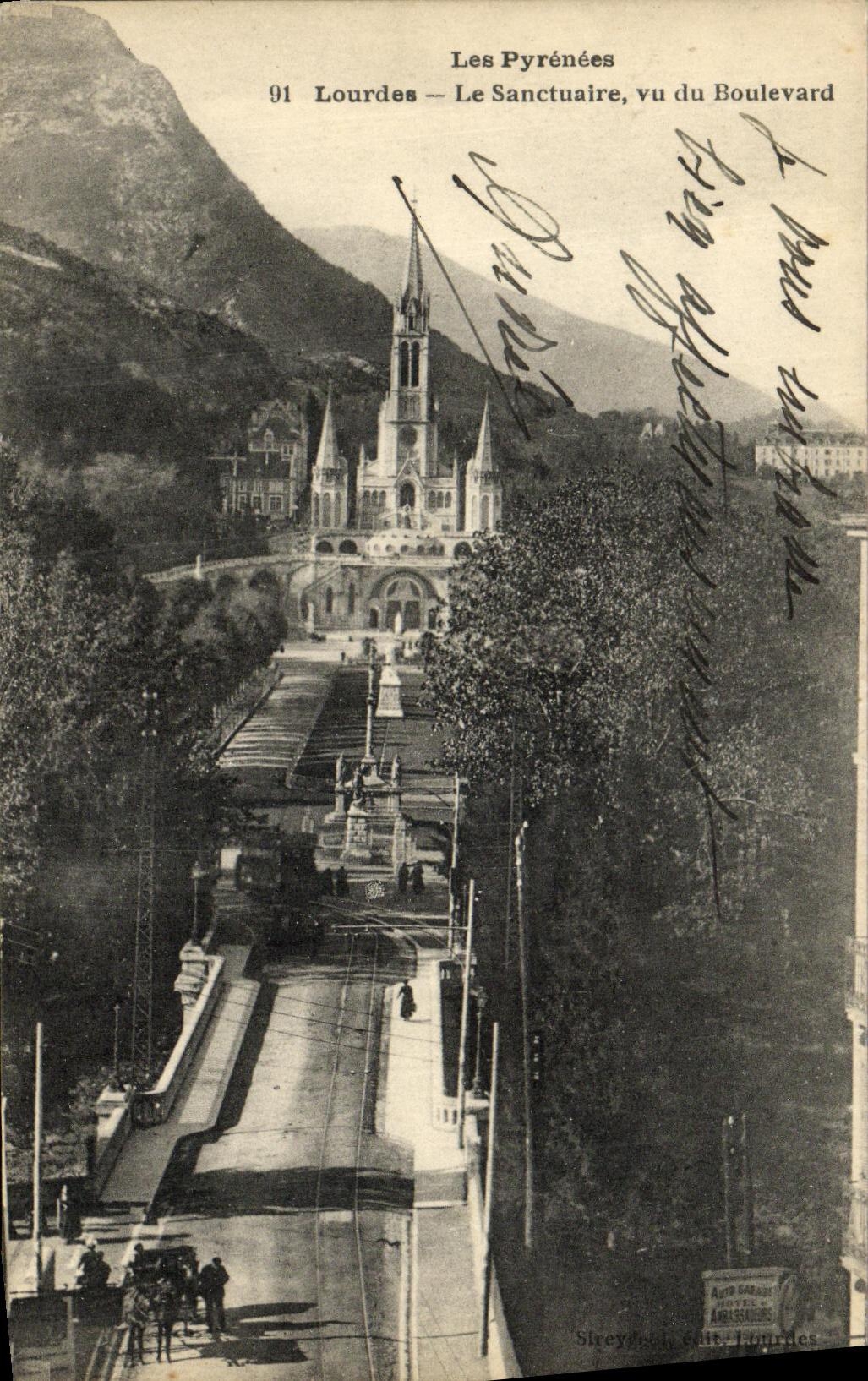 CPA Lourdes Le Sanctuaire Vu du Boulevard