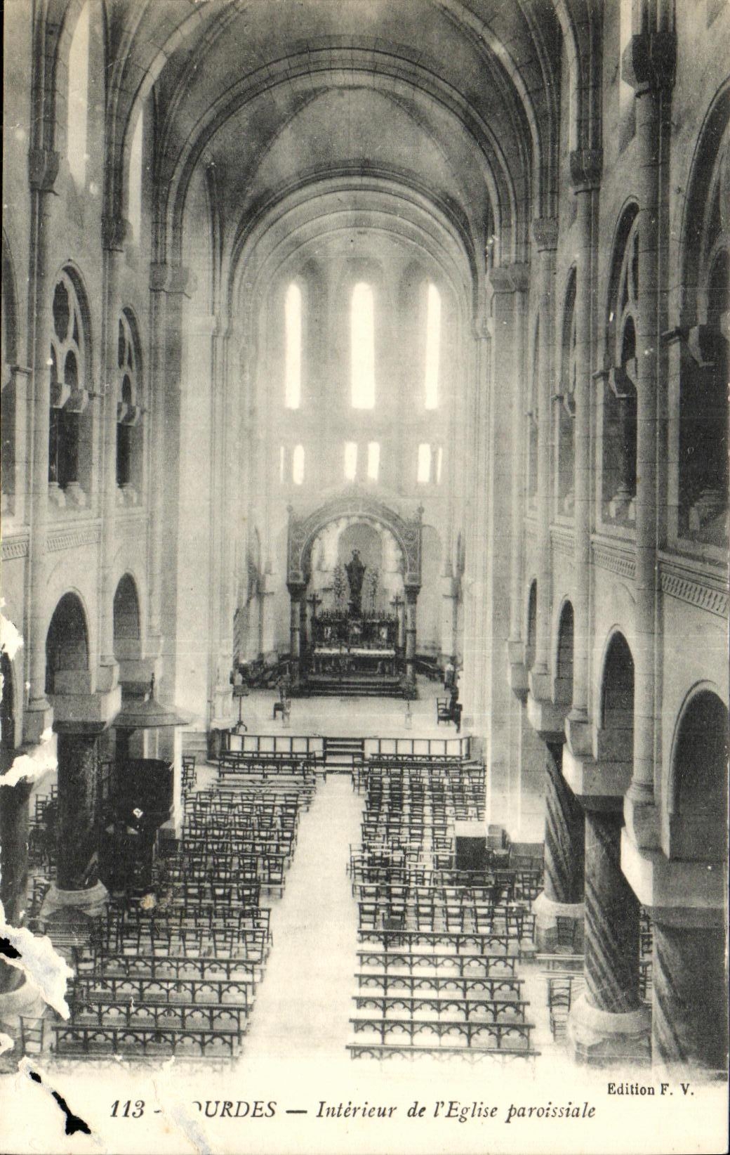 CPA Lourdes La Basilique Interieur de l eglise