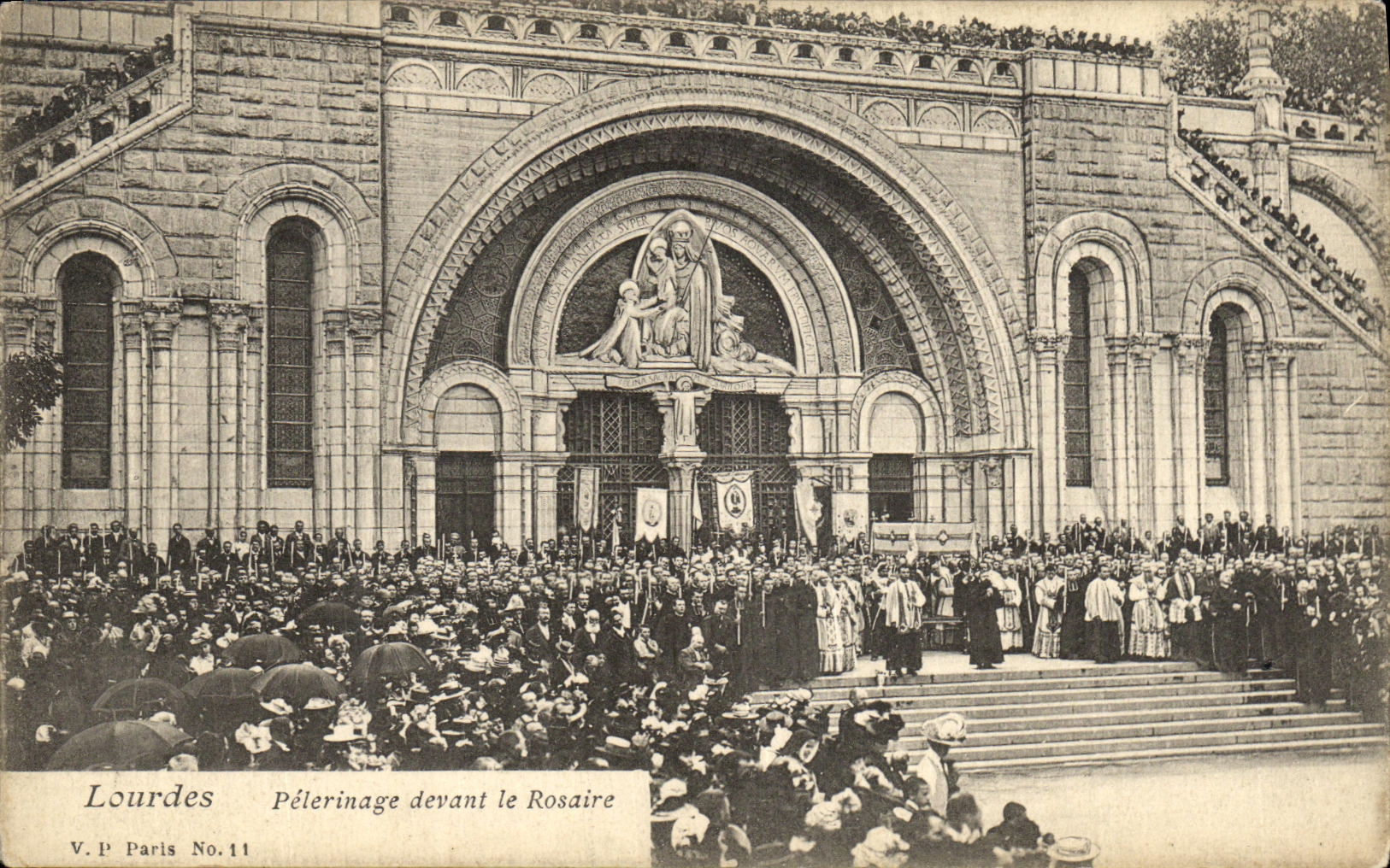 CPA Lourdes Pelerinage devant le Rosaire