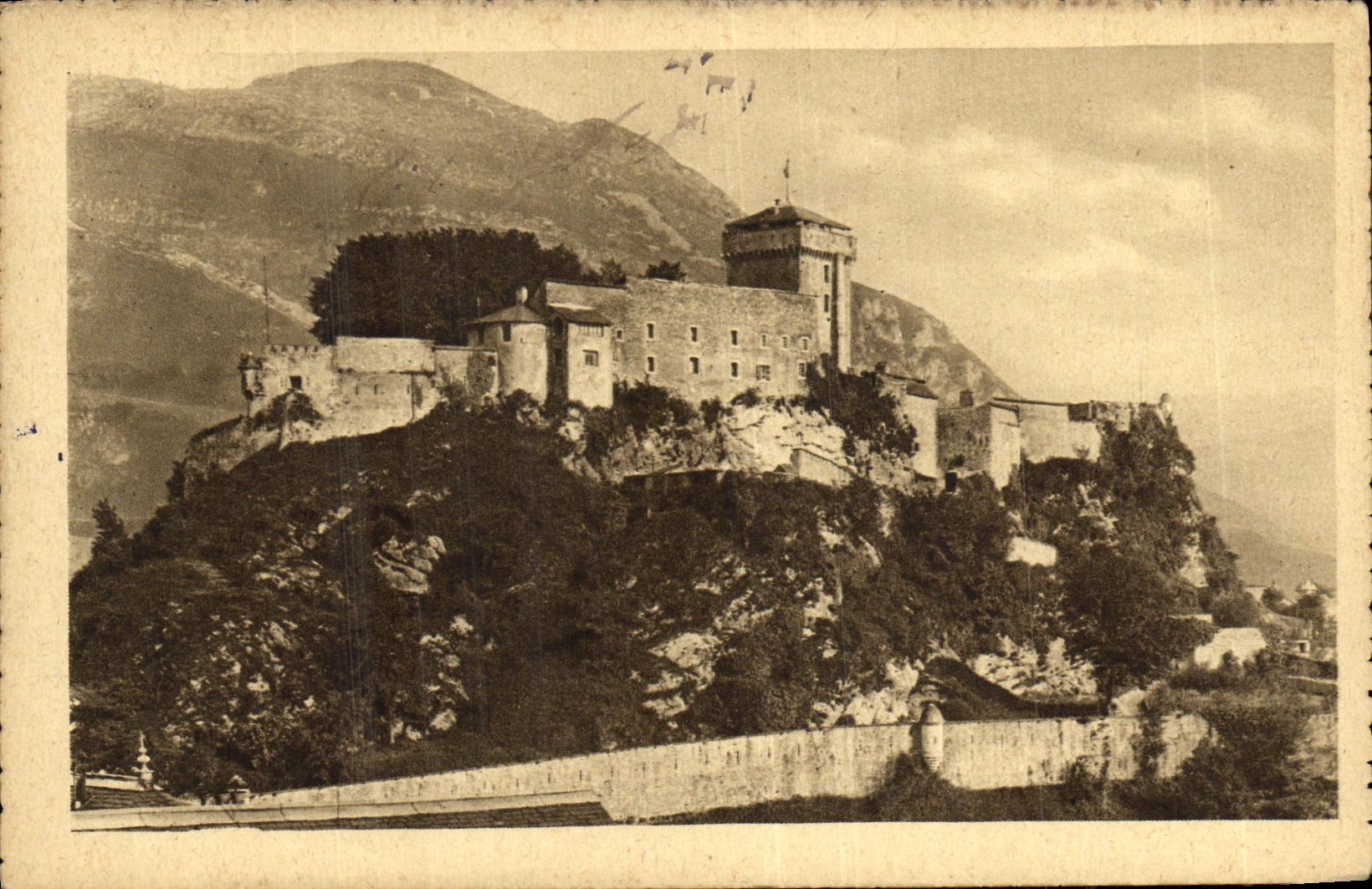 CPA Lourdes Le Chateau Fort et le Haut du Pic Jer