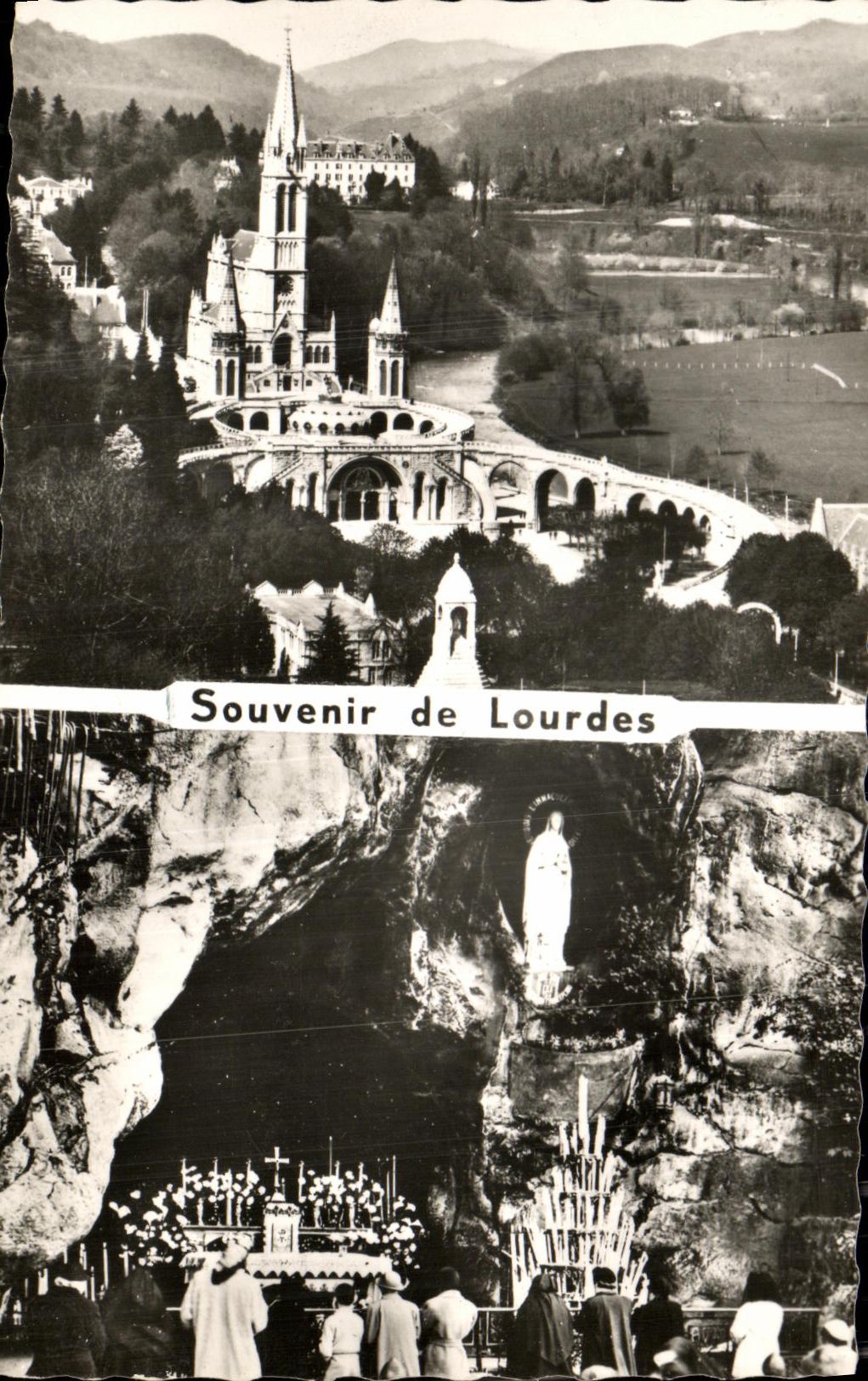 CPA Lourdes La Basilique la Grotte Miracuieuse