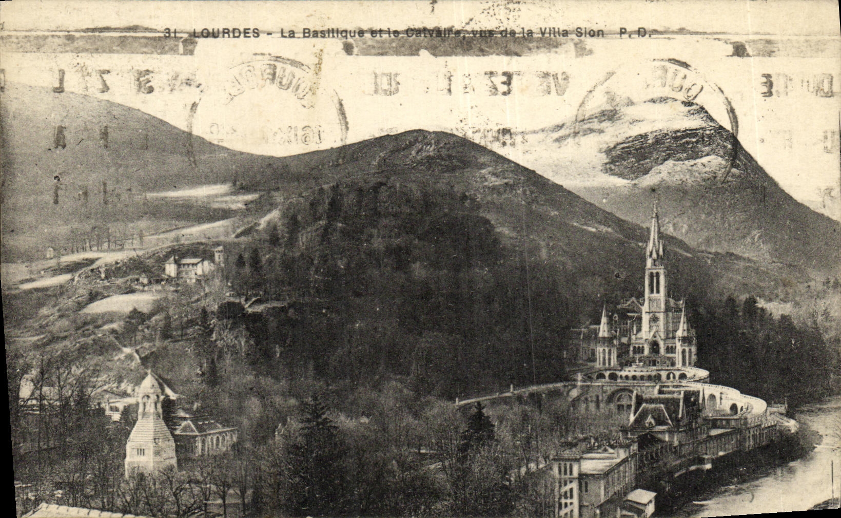 CPA Lourdes La Basilique et le calvaire vue de la villa Sion