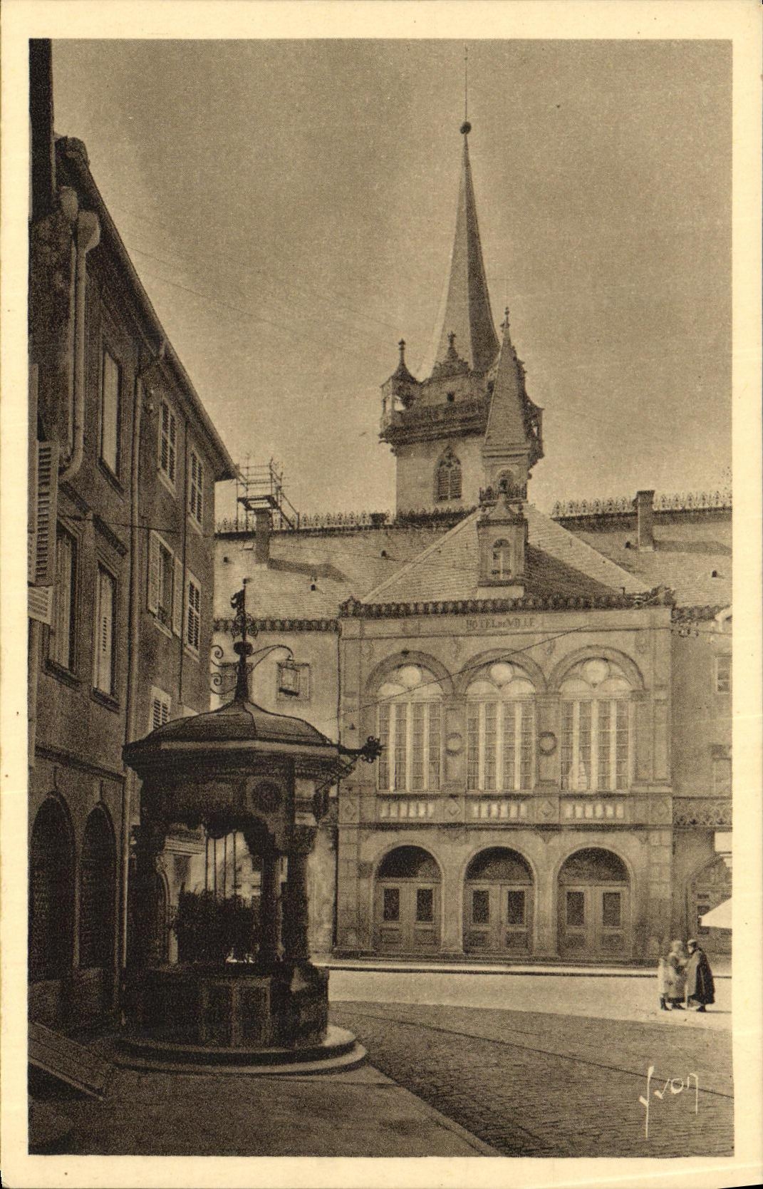 VINTAGE POSTCARD Obernai Well of the Six Buckets and town hall