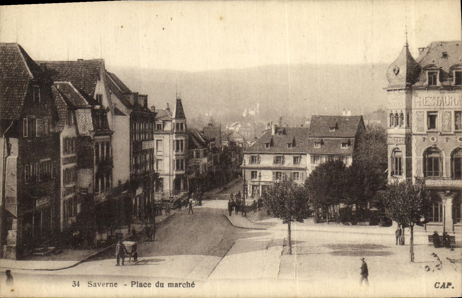 CPA Saverne Place du Marche