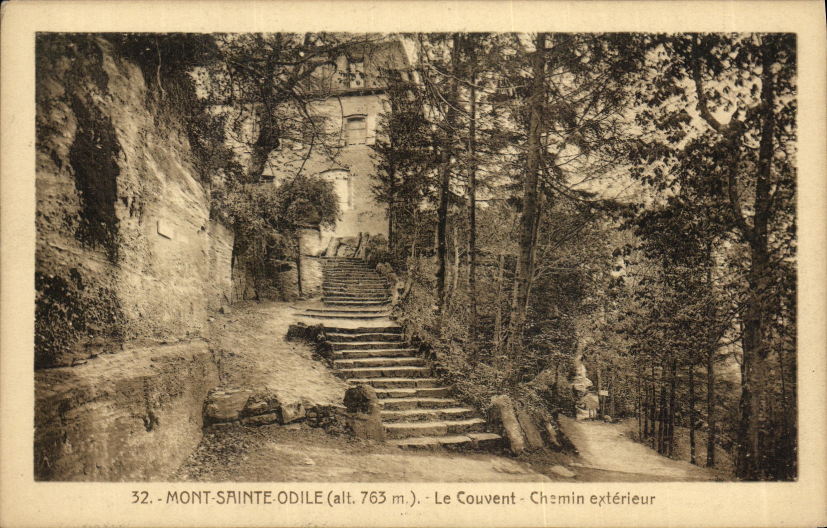 CPA Mont Sainte Odile Le Couvent Chemin exterieur