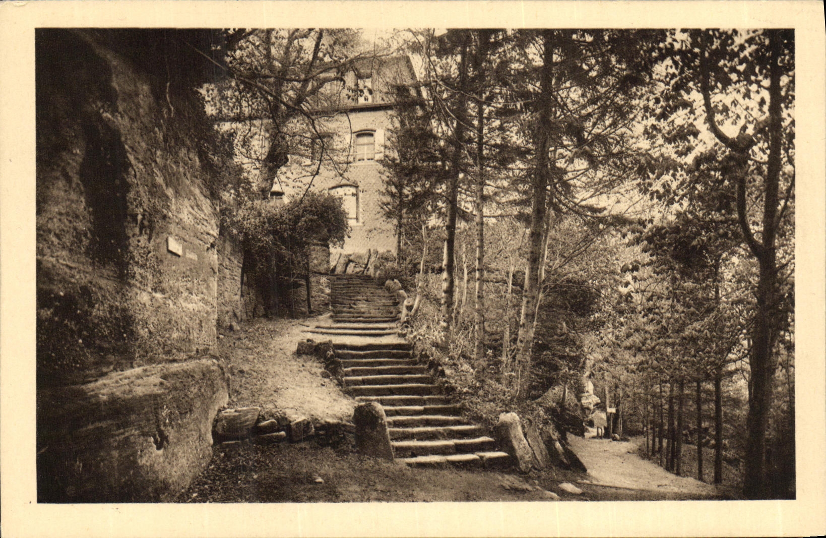 CPA Mont Sainte Odile Le Couvent chemin de ronde