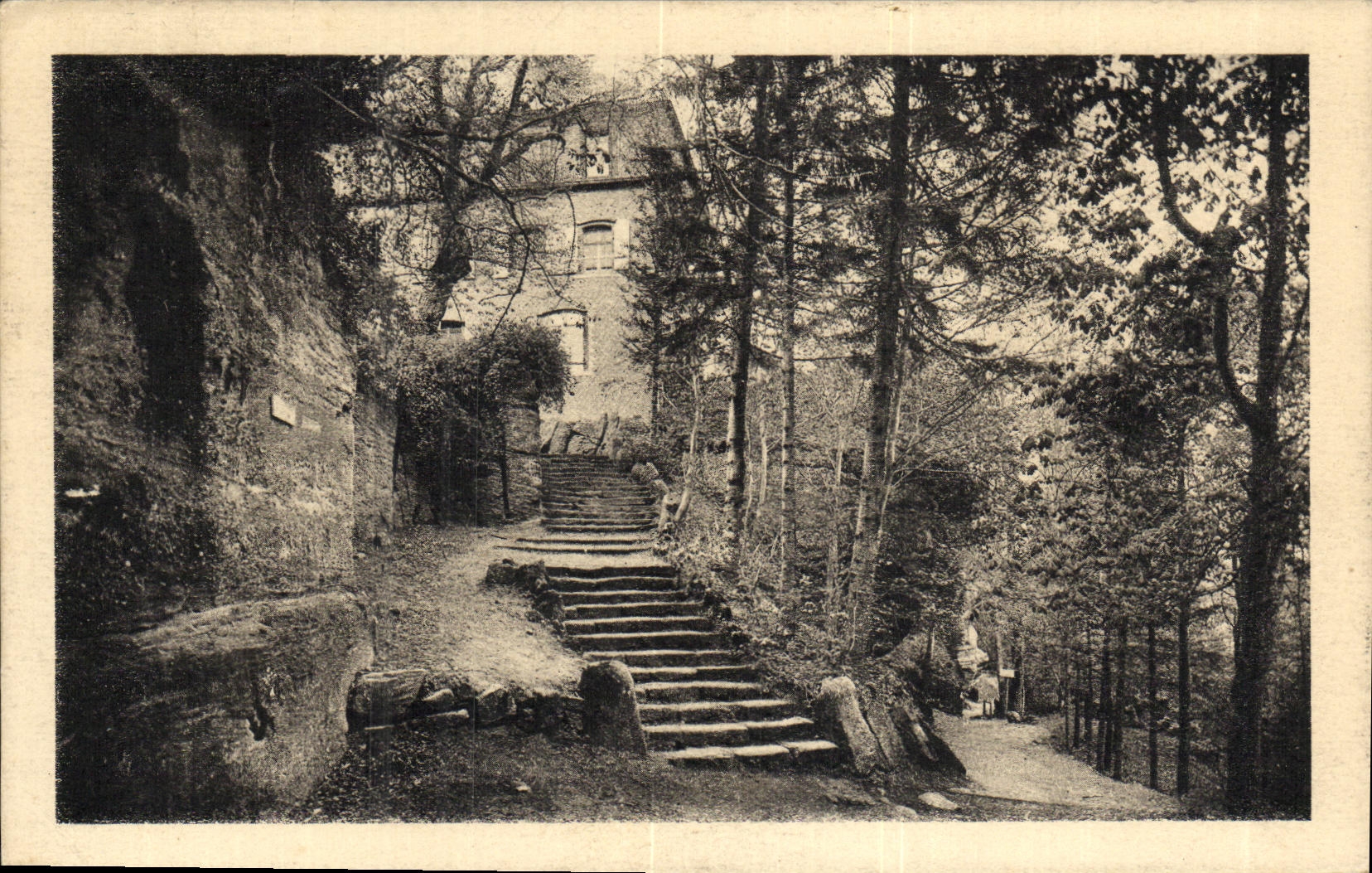 CPA Mont Sainte Odile Le Couvent Chemin de Ronde