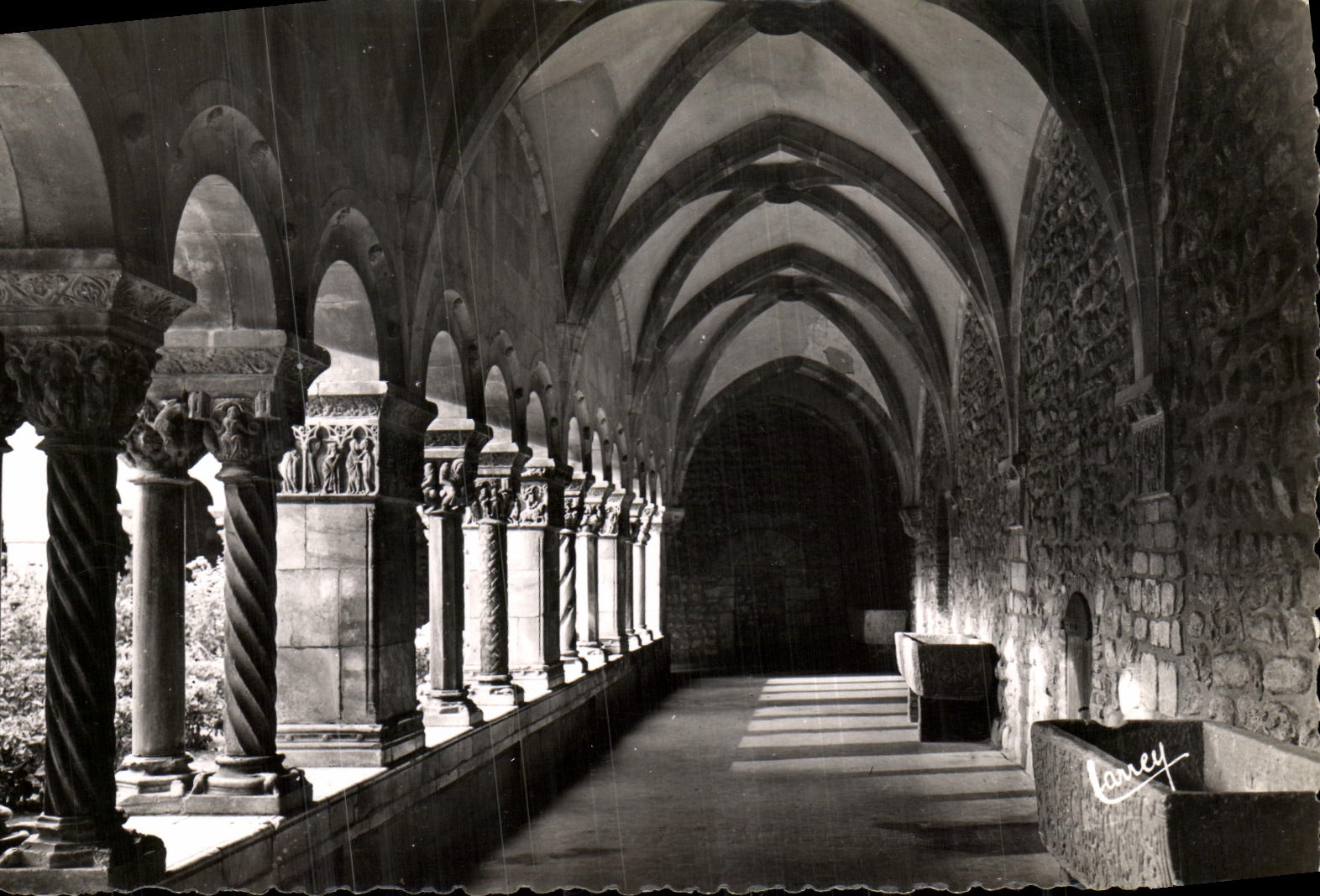 CPM Cloitre D Elne Galerie des Sarcophages
