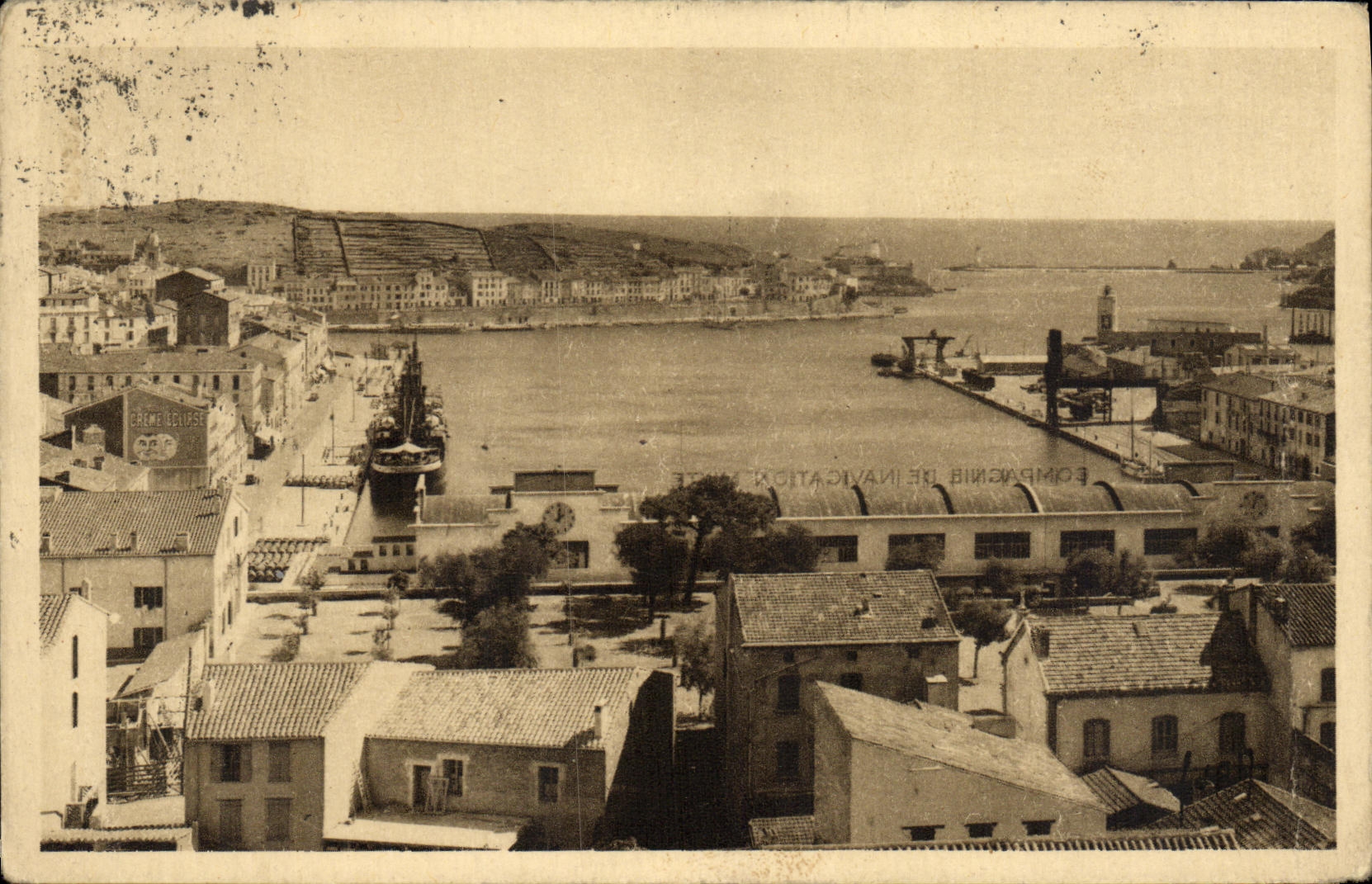 Puerto de Vendres de la POSTAL de la VENDIMIA el puerto