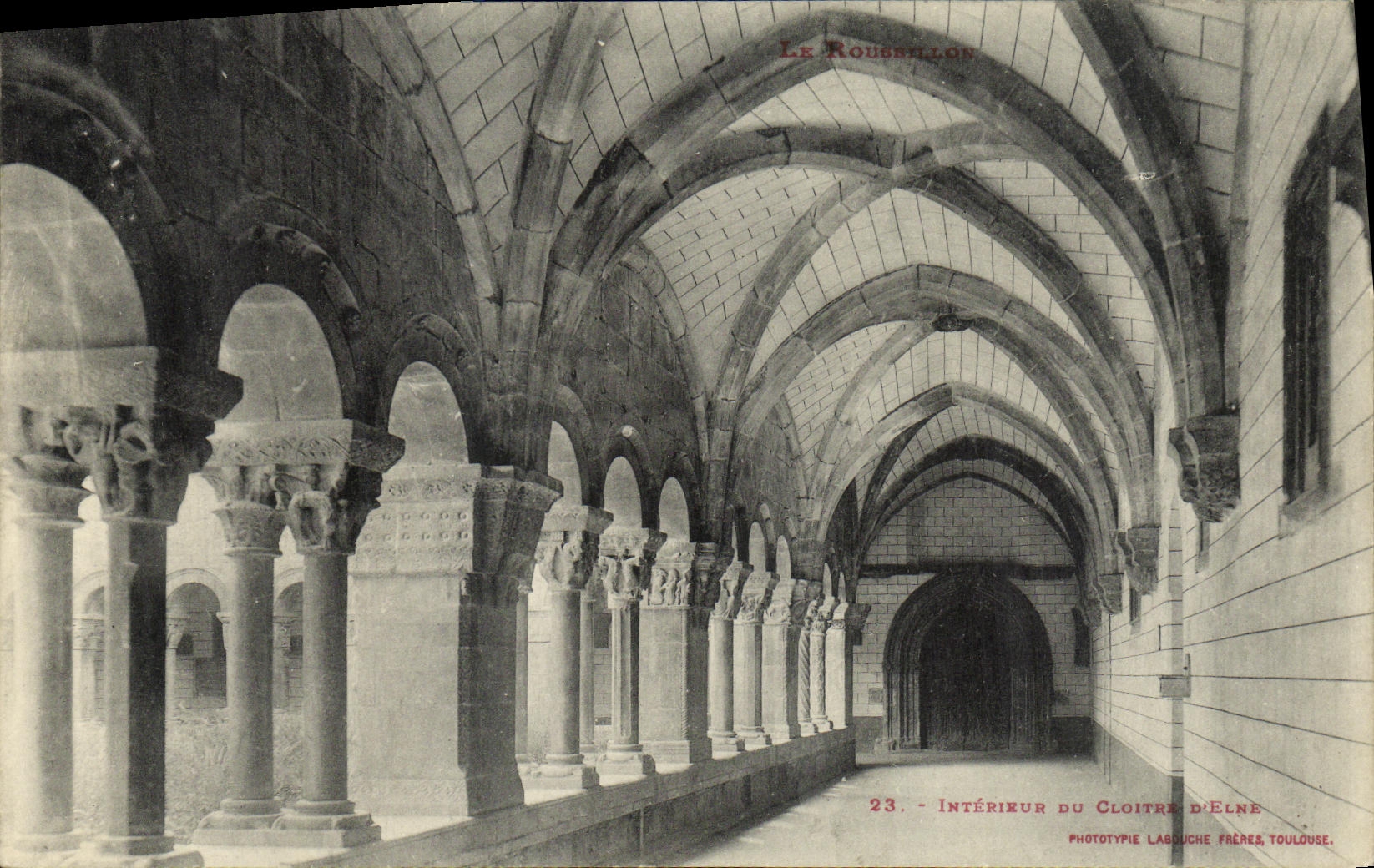 CPA Interieur du cloitre d Elne