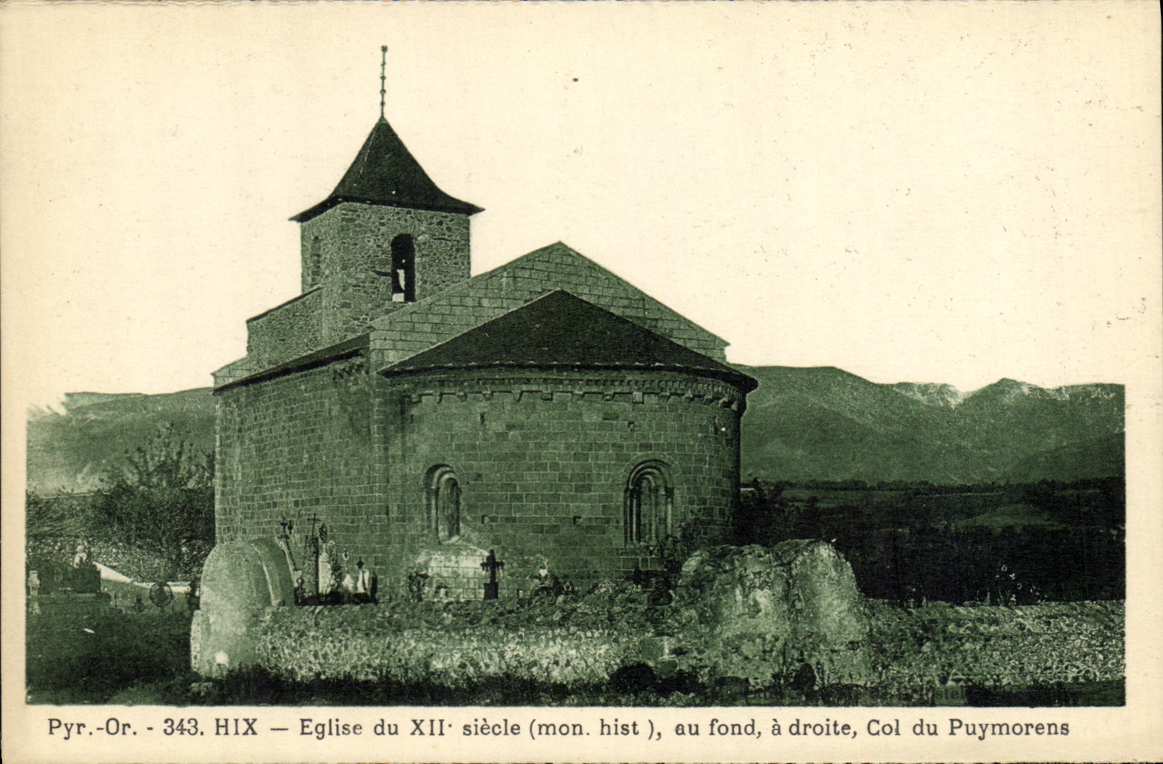 CPA Hix Eglise du au Fond a Droite col du Puymorens