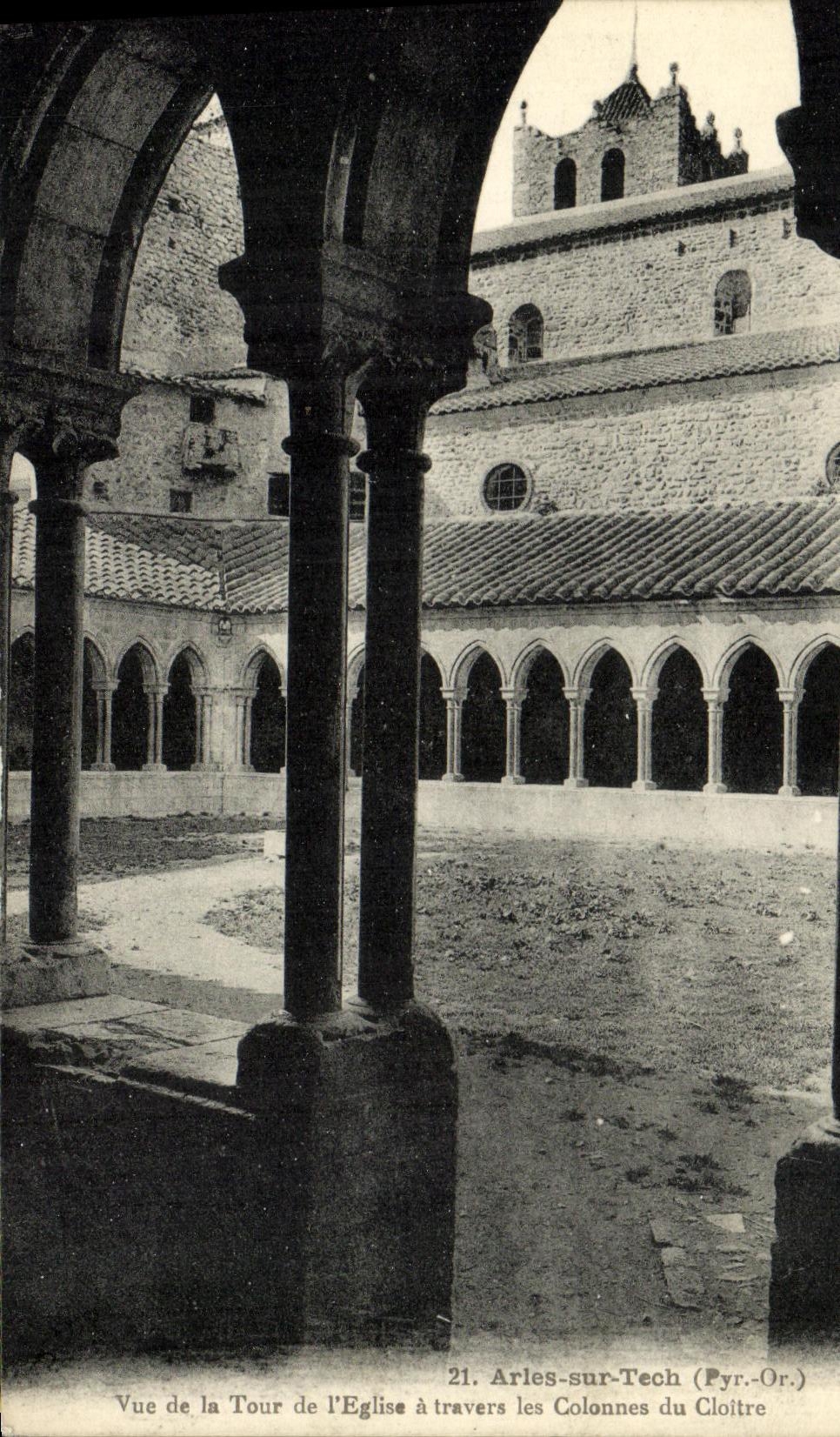 CPA Arles Sur Tech Vuye de la Tour de L Eglise a Travers les Colonnes du Cloitre