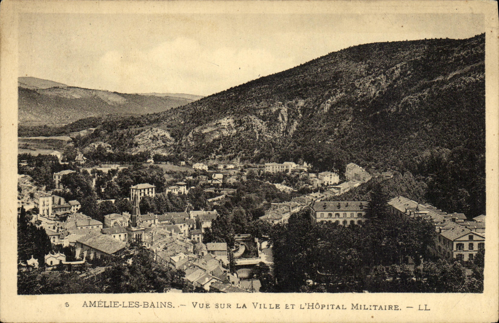 CPA Amelie les Bains Vue sur La Ville Et L Hopital Militaire
