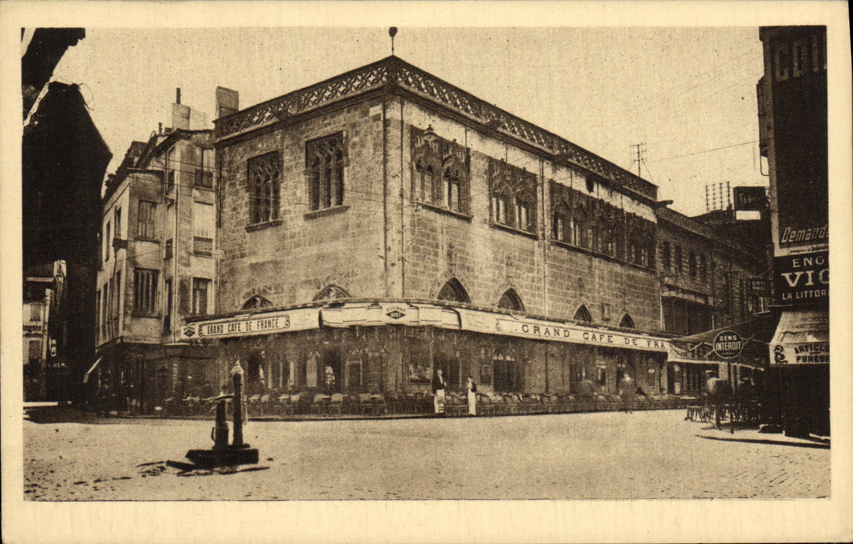 CPA Perpignan La loge et rue des marchands Grand Cafe de France 