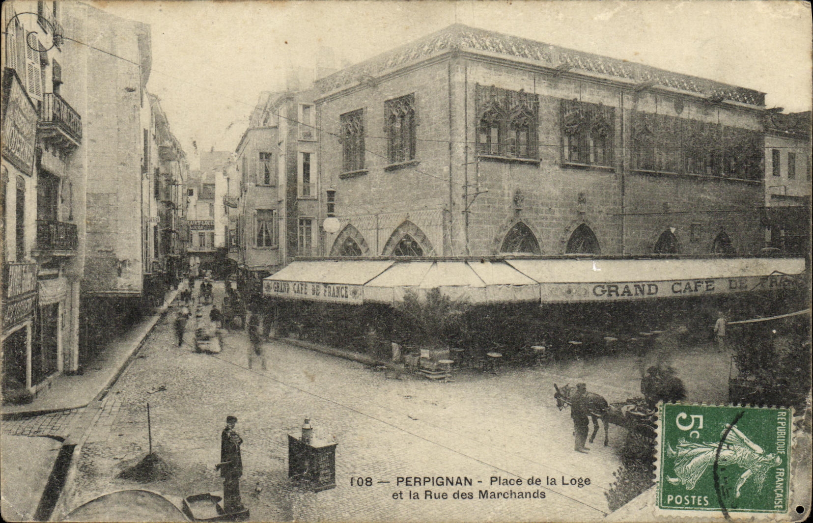 CPA Perpignan Place de la Loge et la Rue des Marchands