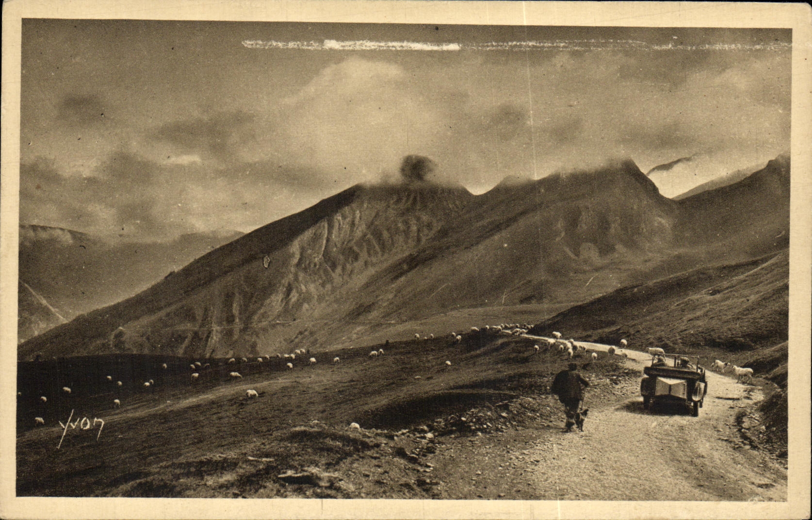 VINTAGE POSTCARD At the Summit of the Collar D Aubisque
