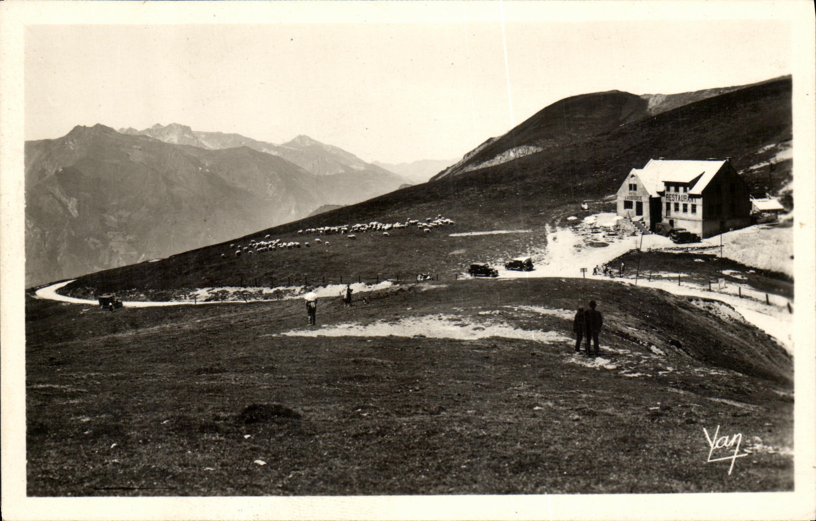 VINTAGE POSTCARD the Collar D Aubisque and L Hotel trade