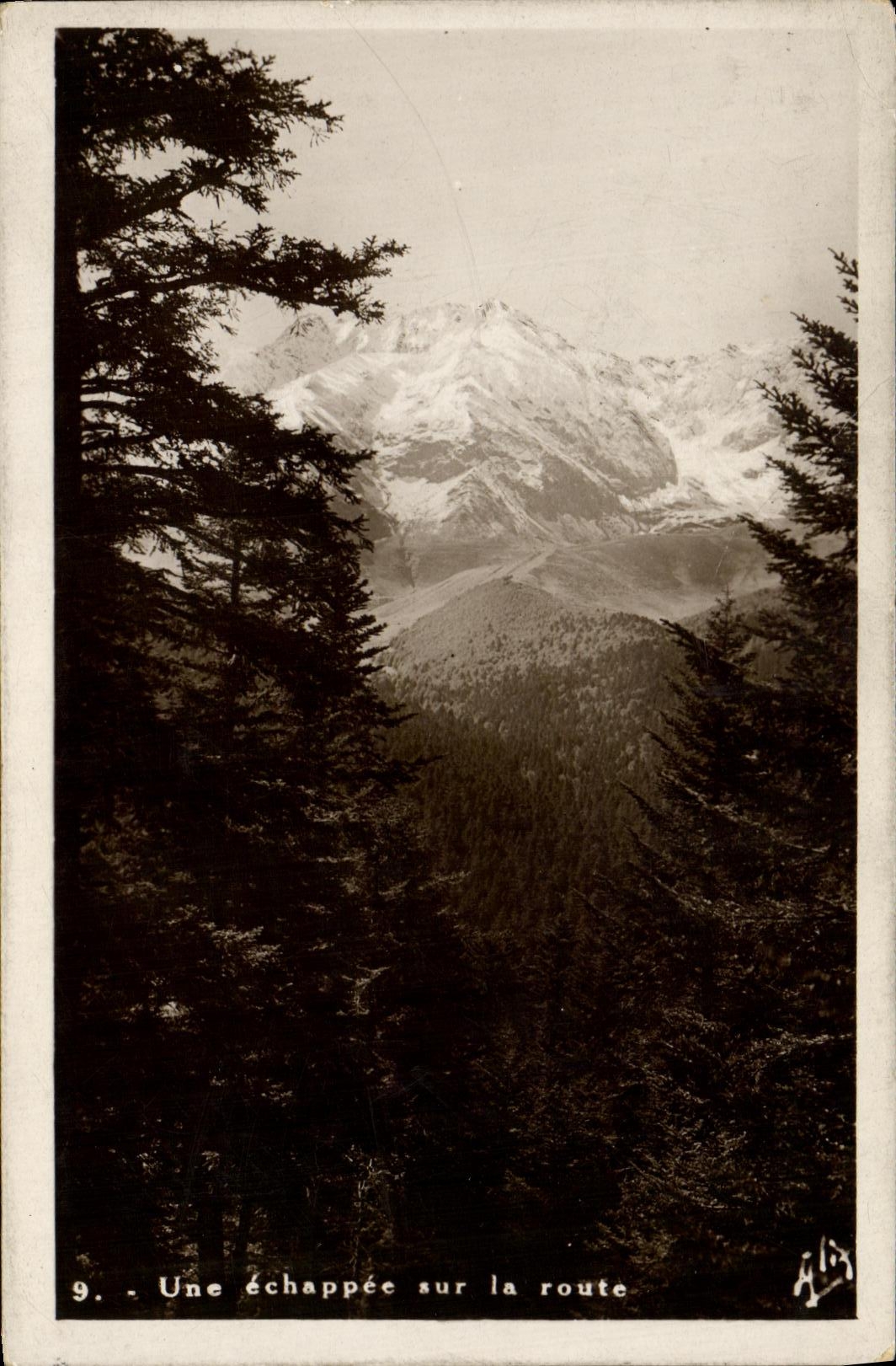 VINTAGE POSTCARD an escape on the road