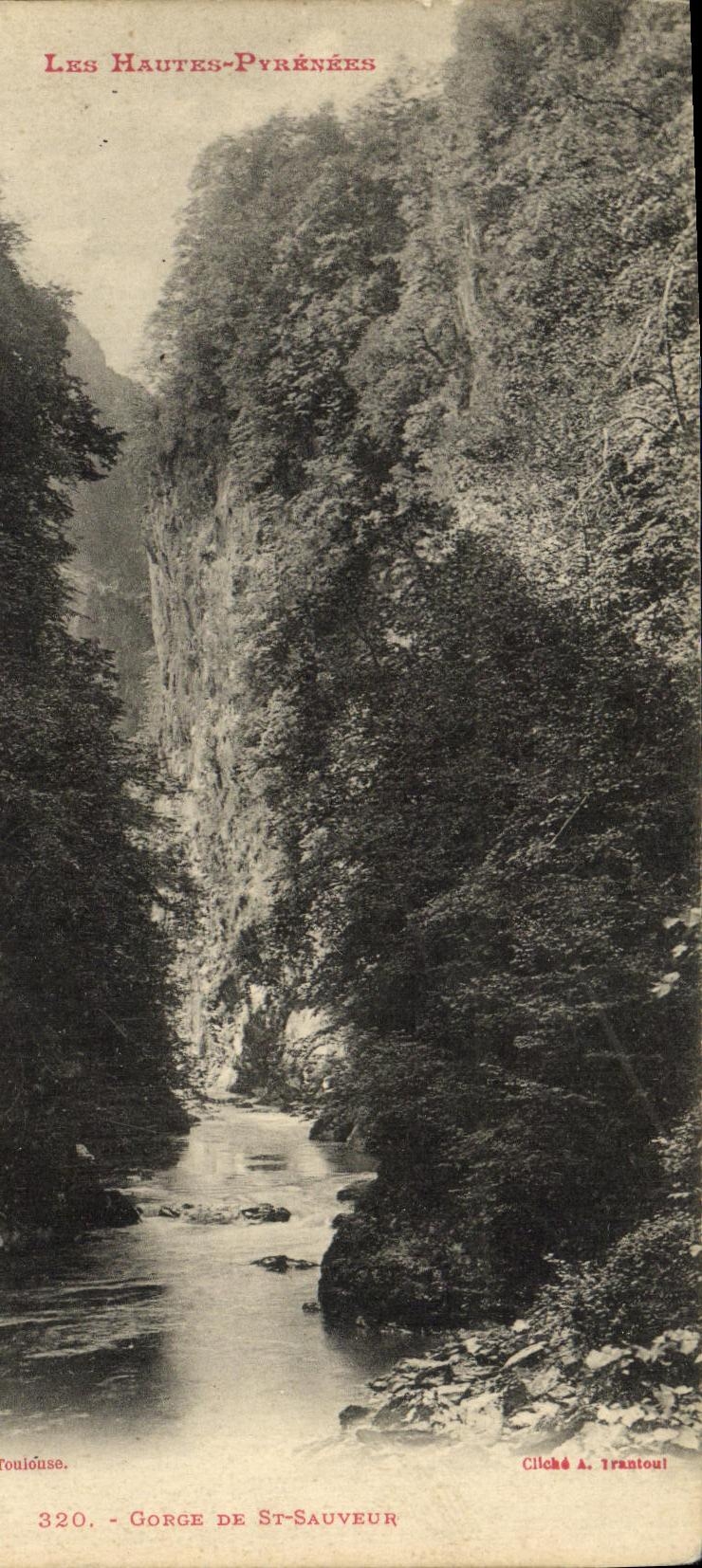 VINTAGE POSTCARD Throat Of St Saver