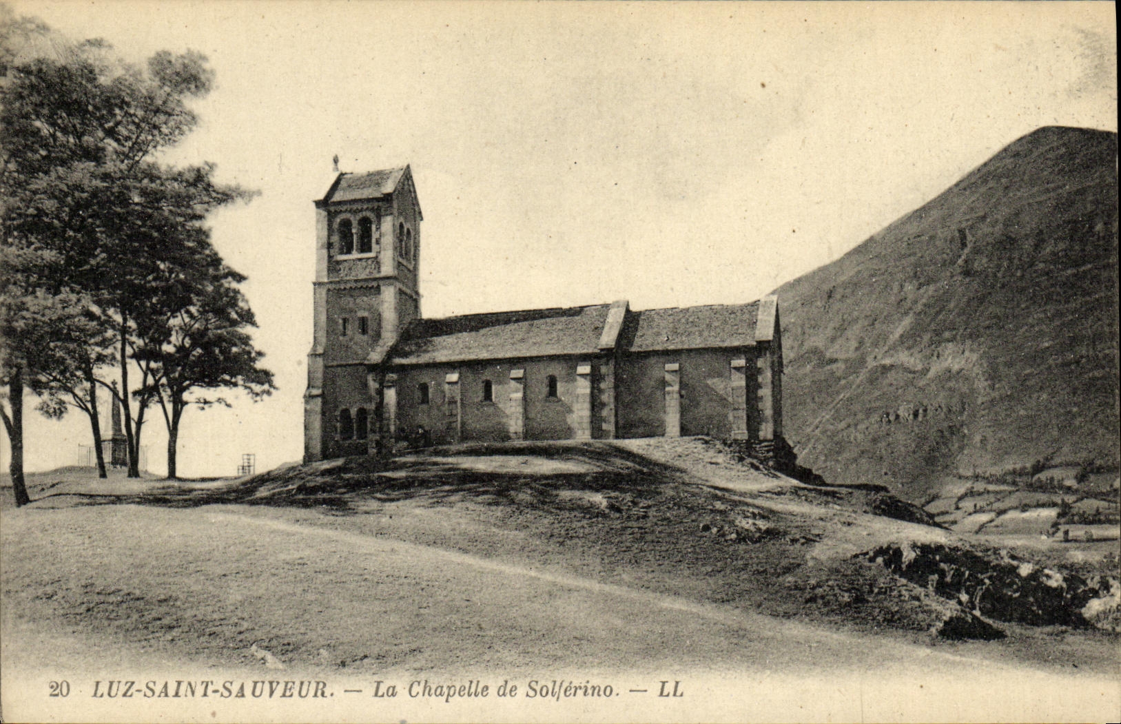 VINTAGE POSTCARD Holy Luz Saver La Chapelle Soiferino