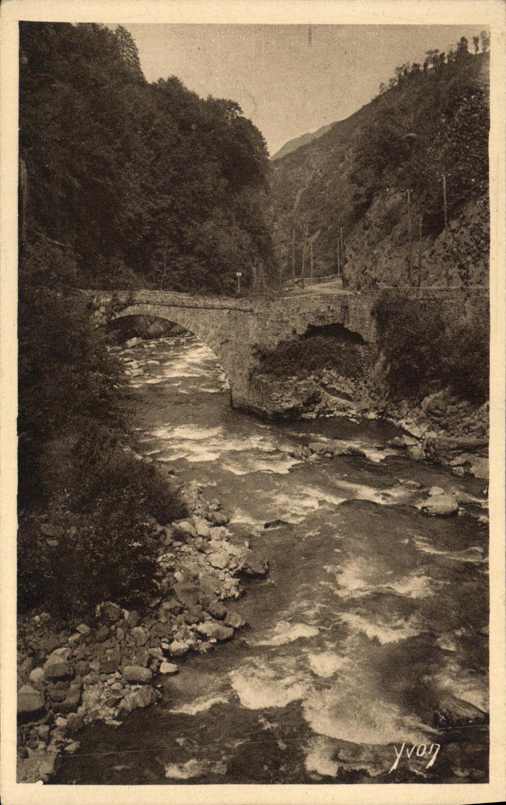 VINTAGE POSTCARD Gave de Pierrefitte has Saint Saver