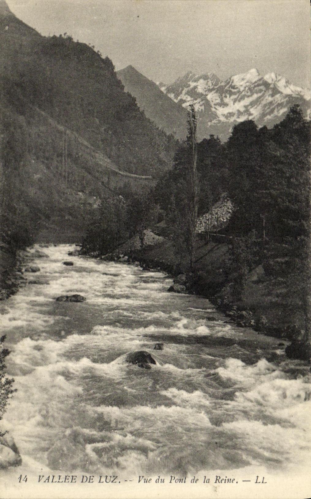 CPA Vallee de Luz Vue du Pont de la Reine