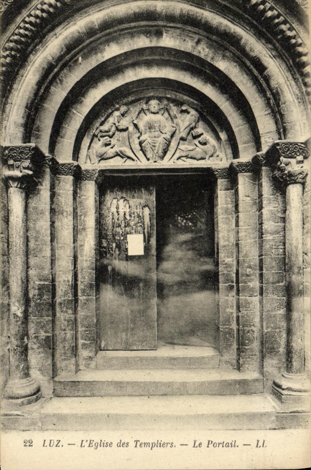 VINTAGE POSTCARD Luz L Church of Templiers the gate