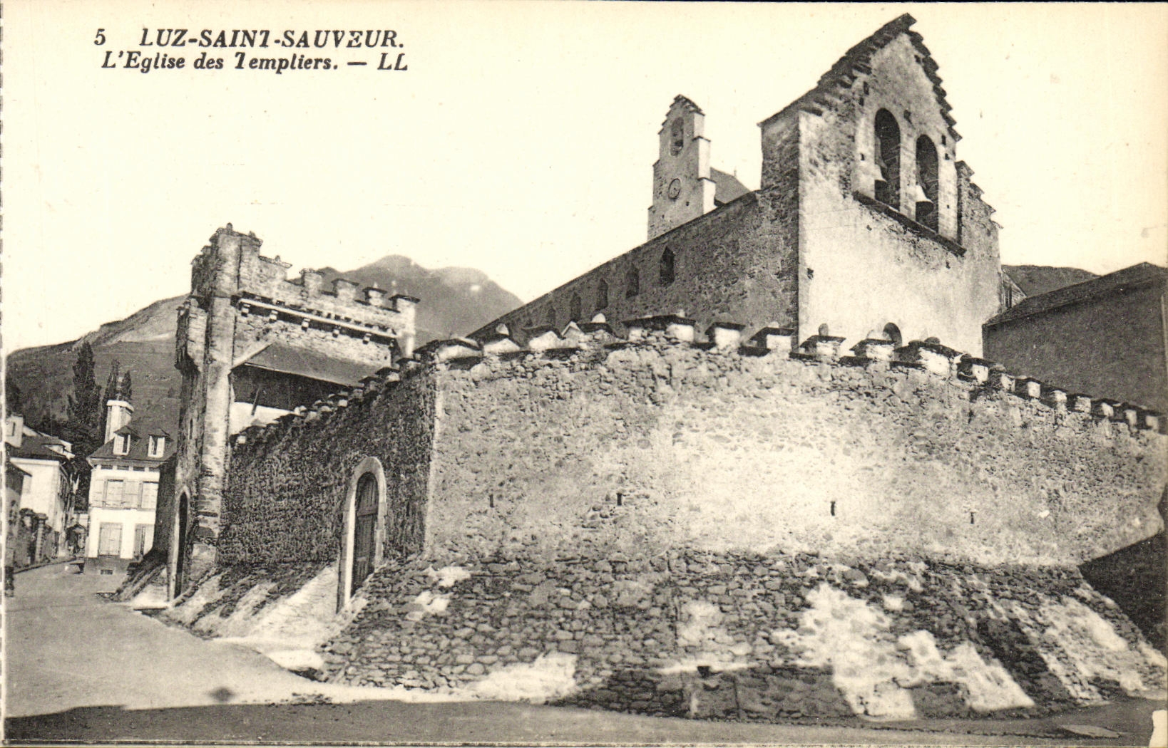 VINTAGE POSTCARD Holy Luz Saver L Church of Templiers