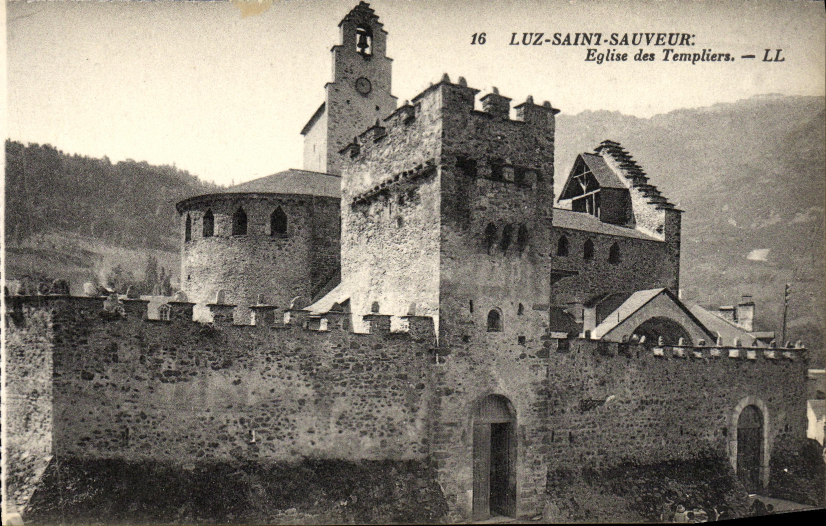 CPA Luz Saint Sauveur Eglise des Templiers