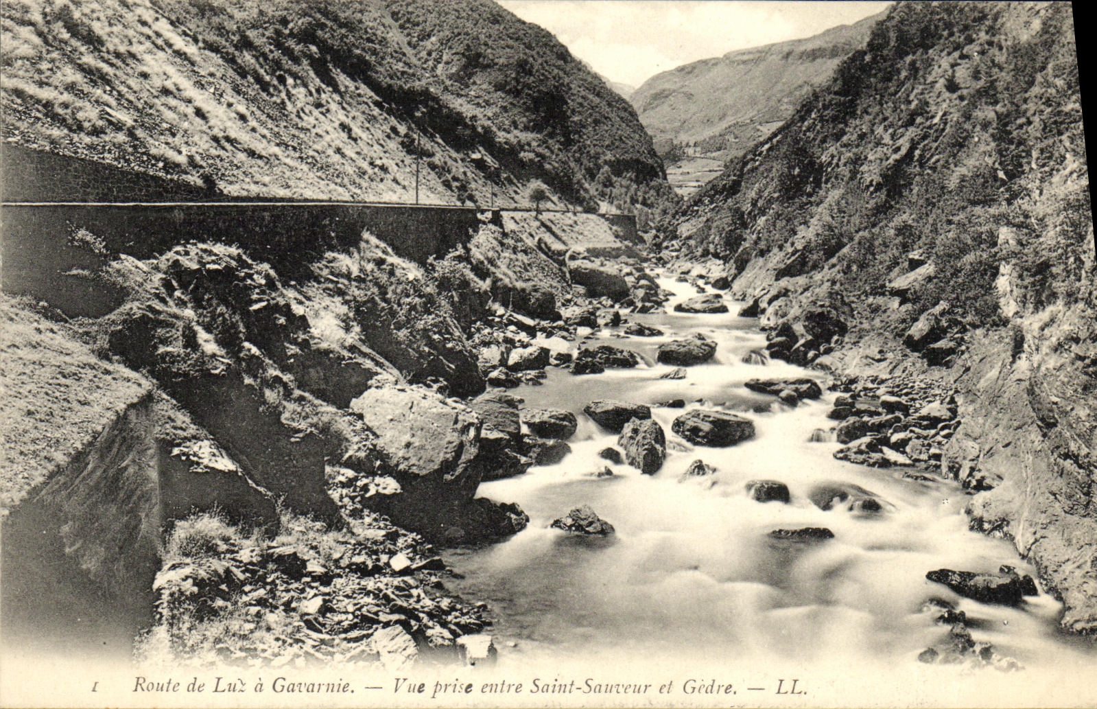 VINTAGE POSTCARD Route De Luz Seen from has Gavarnie between Saint Saver and Gedre