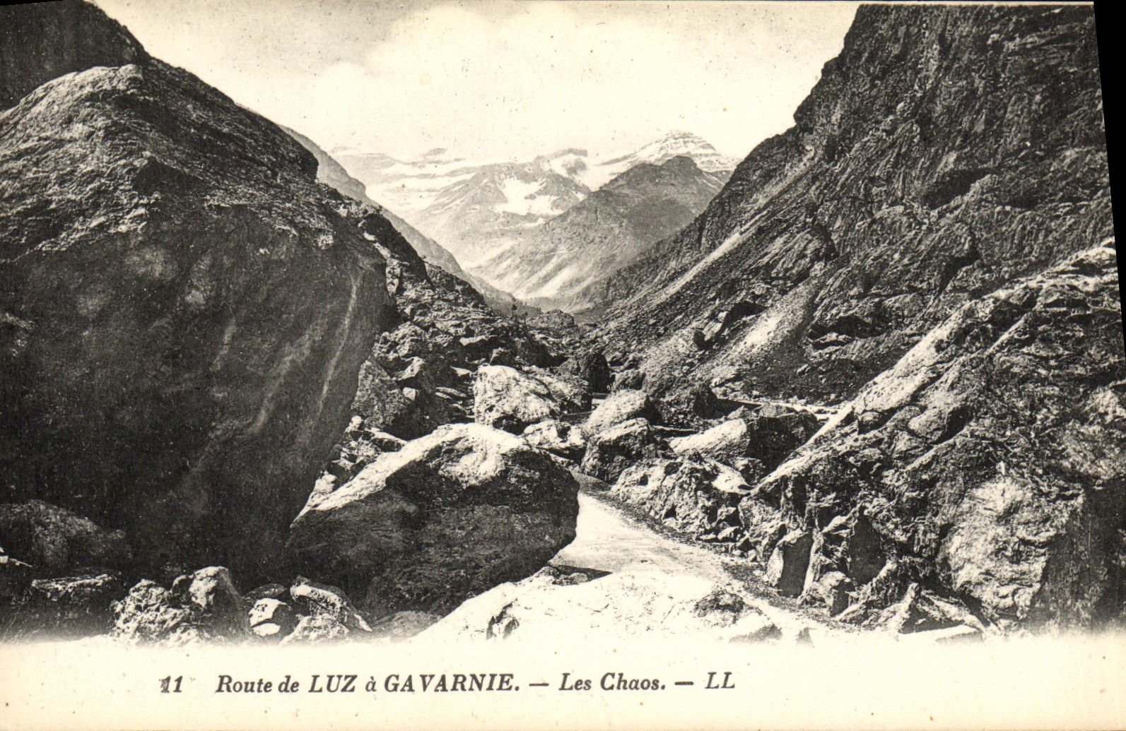 VINTAGE POSTCARD Route De Luz has Gavarnie Chaos