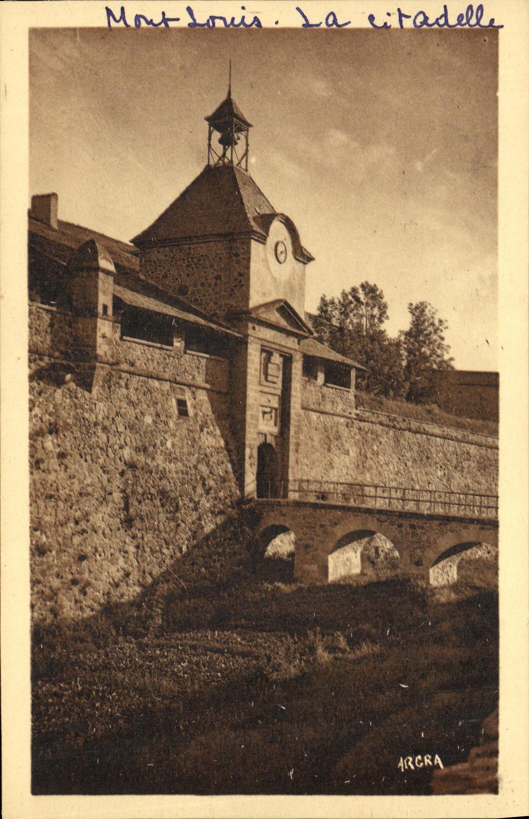 VINTAGE POSTCARD the Pyrenees Louis Mount the citadel