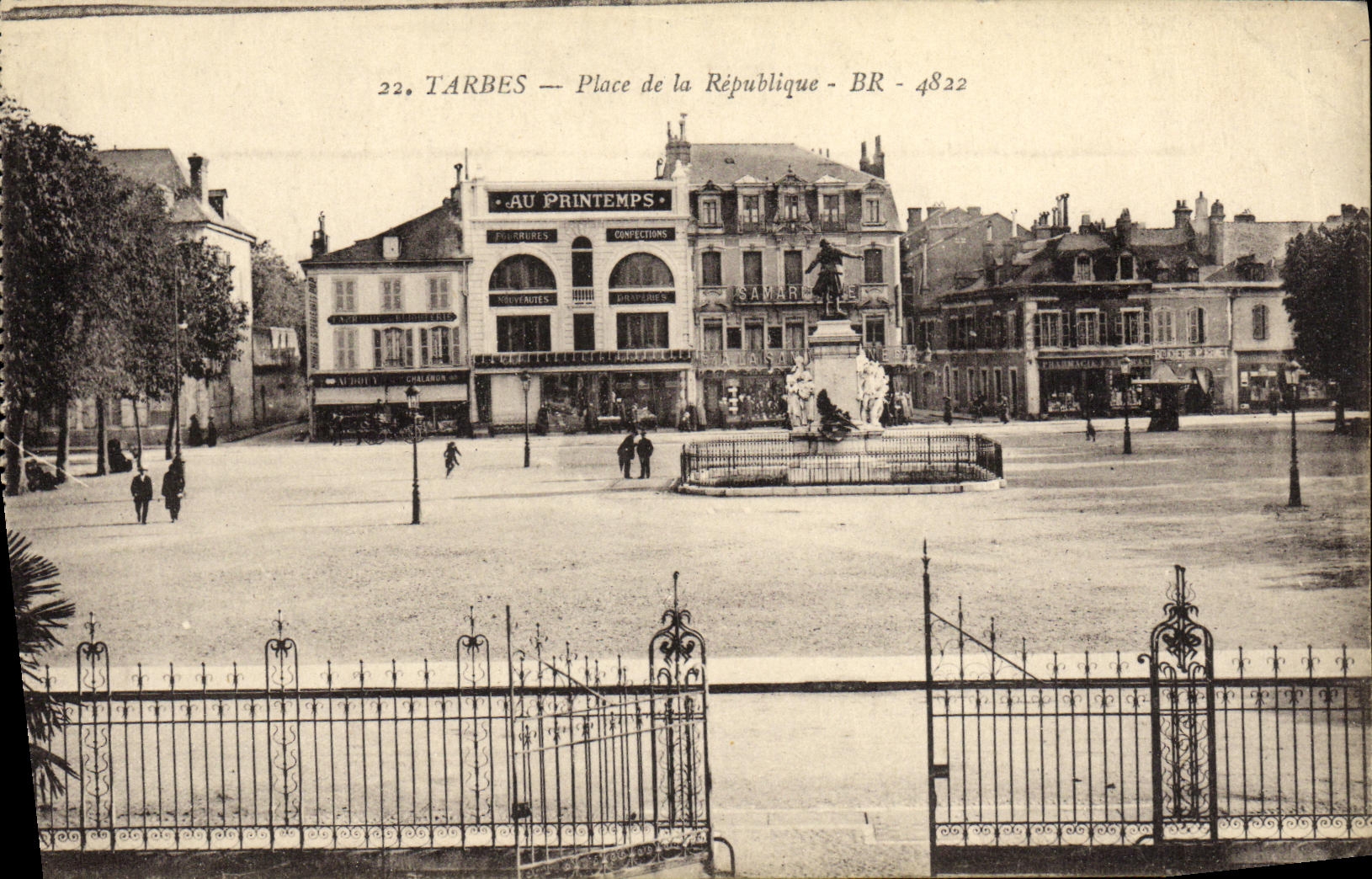 VINTAGE POSTCARD Tarbes Places Republic