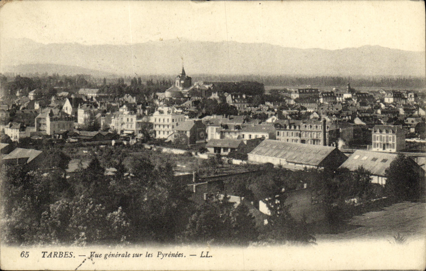 CPA Tarbes Vue generale sur les Pyrenees