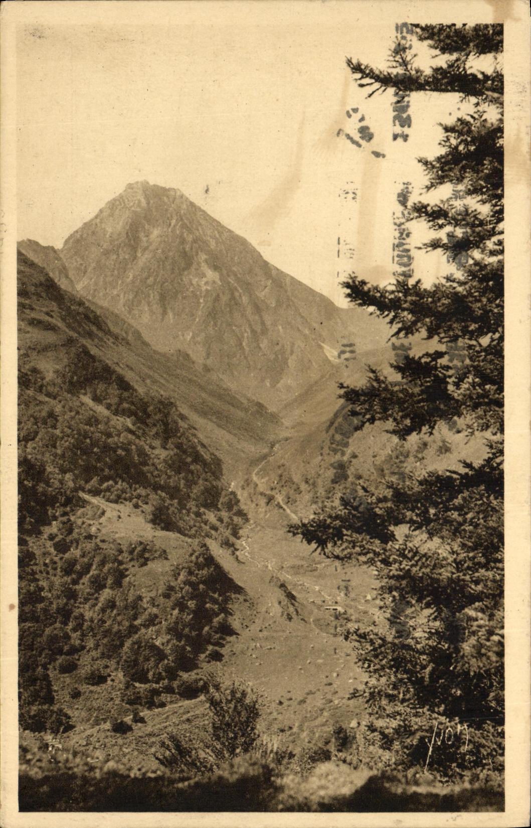 VINTAGE POSTCARD Bagneres de Bigorre the Peak of the South