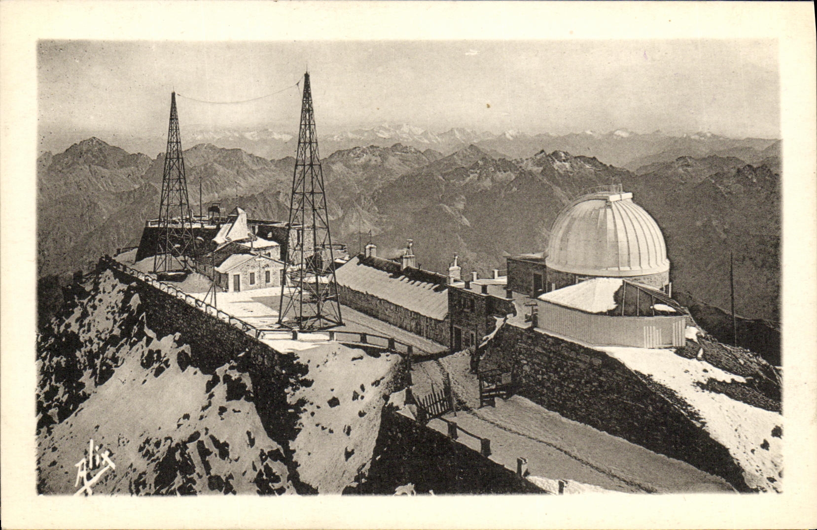 POSTAL de la VENDIMIA el pico del mediodia de Bigorre L observatorio y la cadena de los Pyrenees