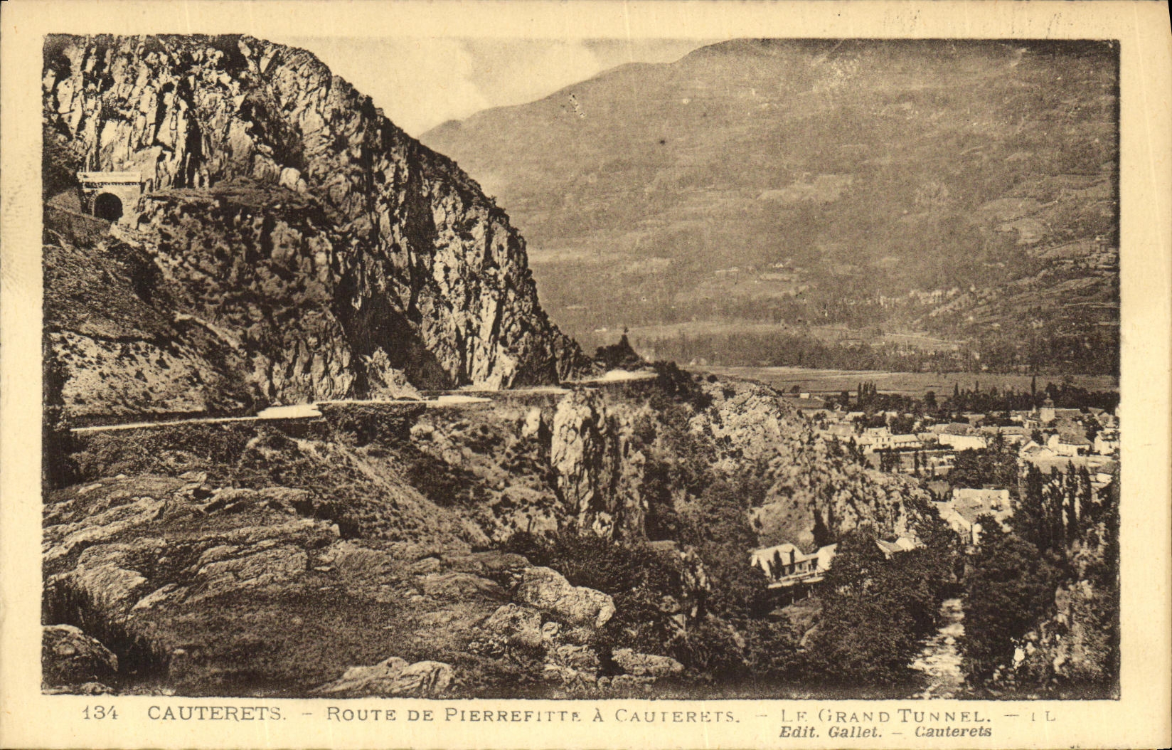 VINTAGE POSTCARD Cauterets Route of Pierrefitte has Cauterets the large tunnel