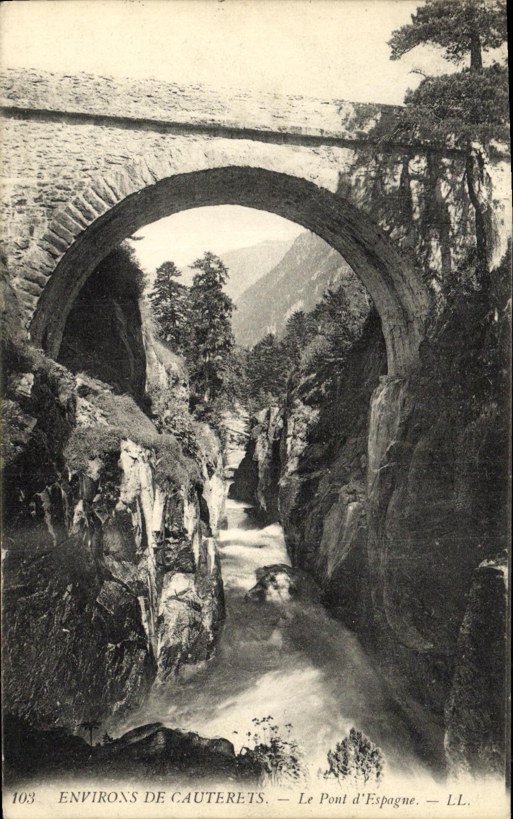 VINTAGE POSTCARD Cauterets Road Bridge D Spain
