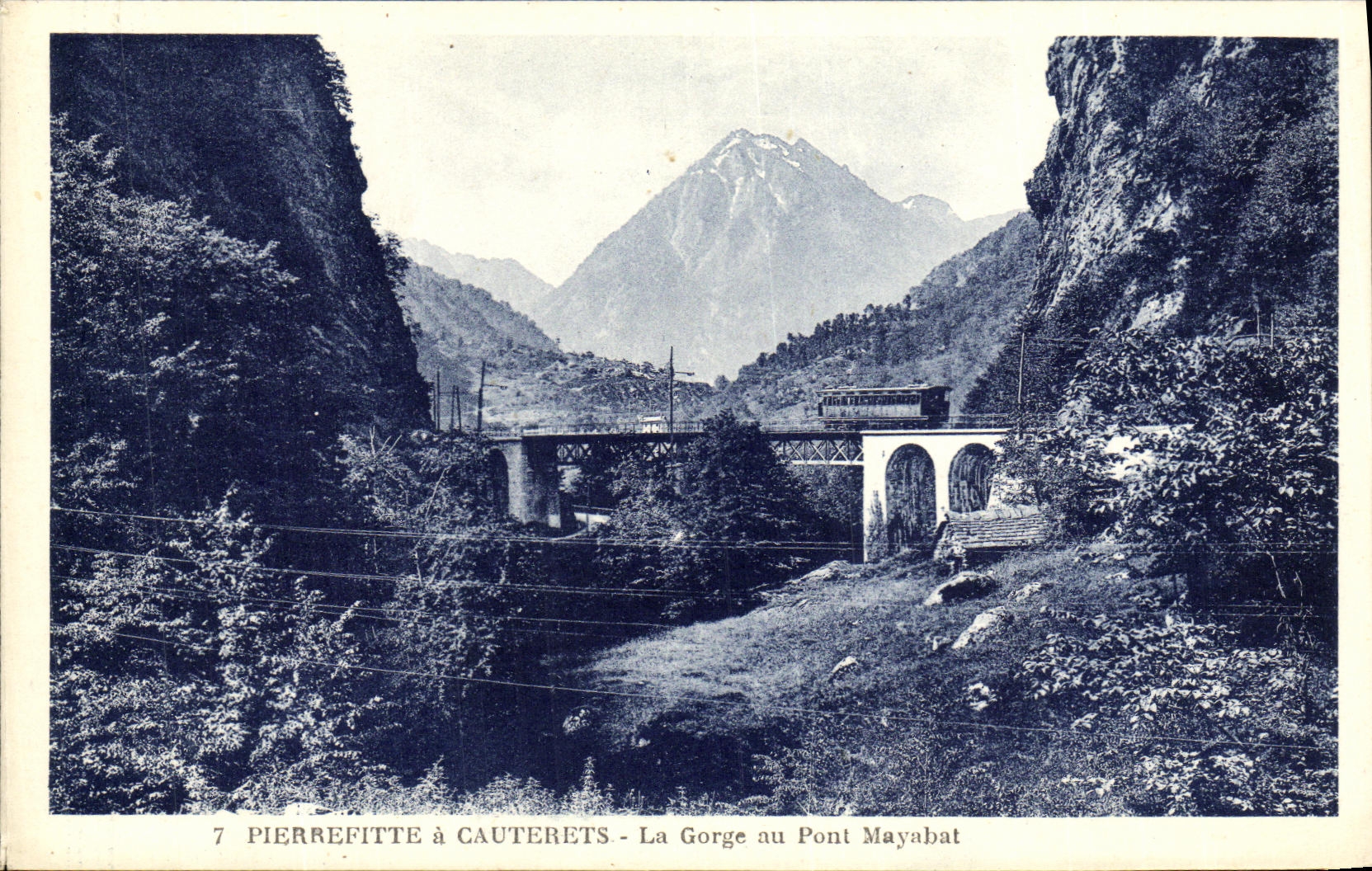 VINTAGE POSTCARD Cauterets the Throat with the Mayabat Bridge