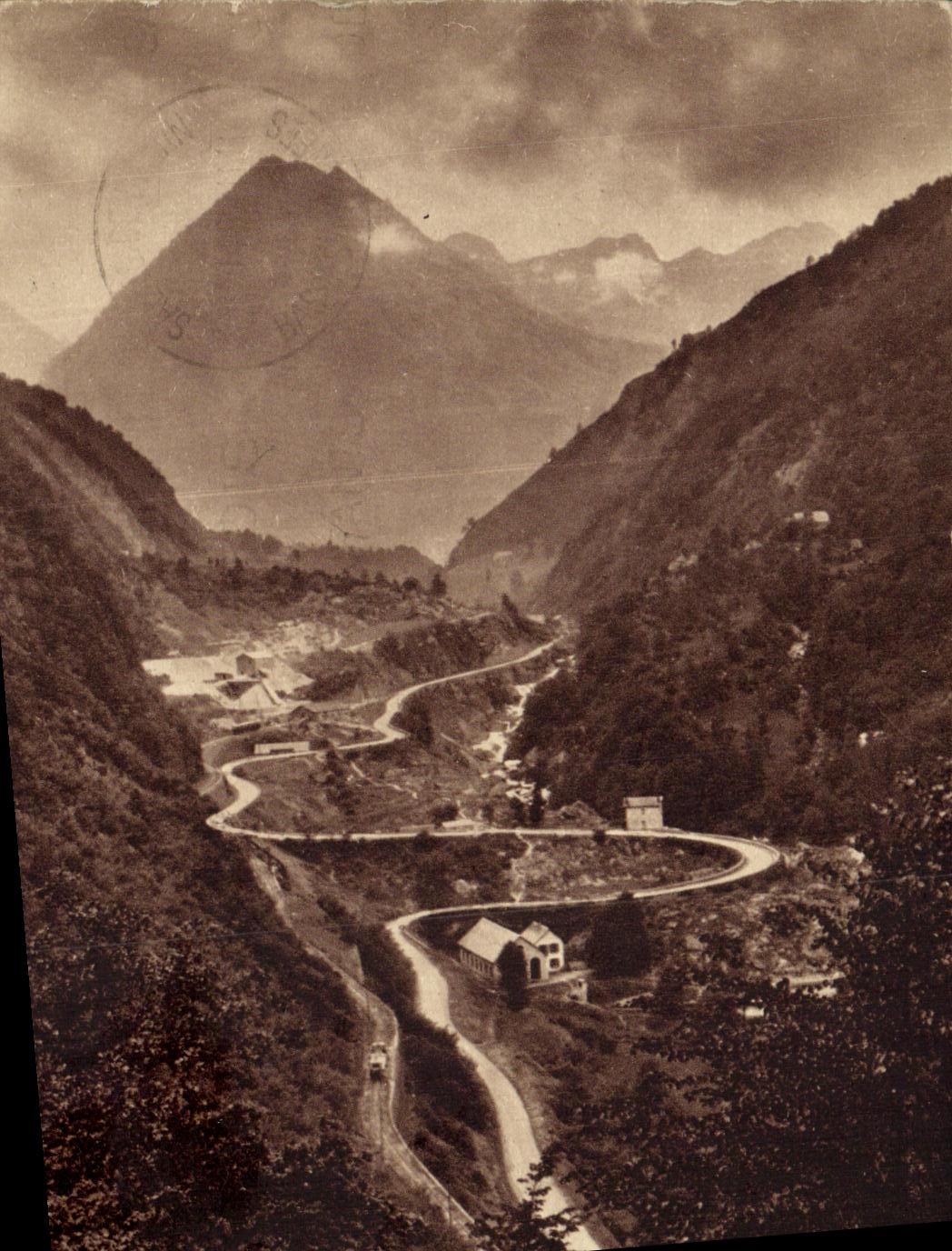 VINTAGE POSTCARD Cauterets Route of Pierrefitte has Cauterets