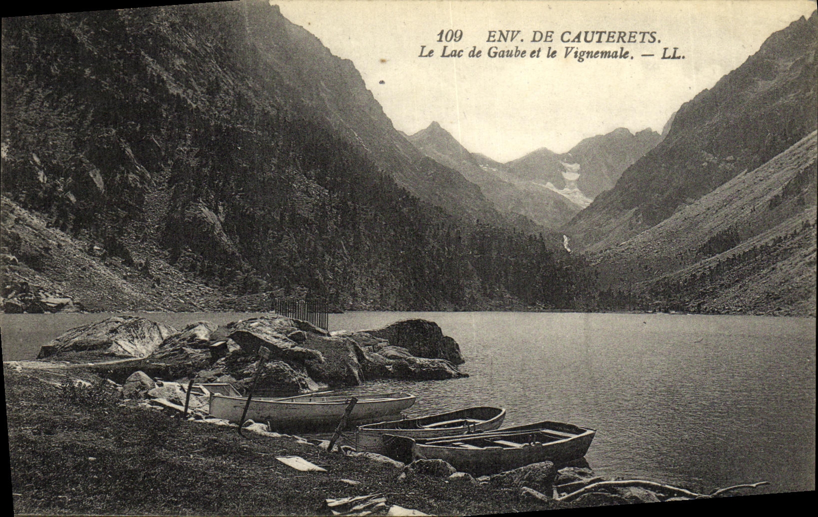 VINTAGE POSTCARD Env de Cauterets the Lake Gaube and Vignemale