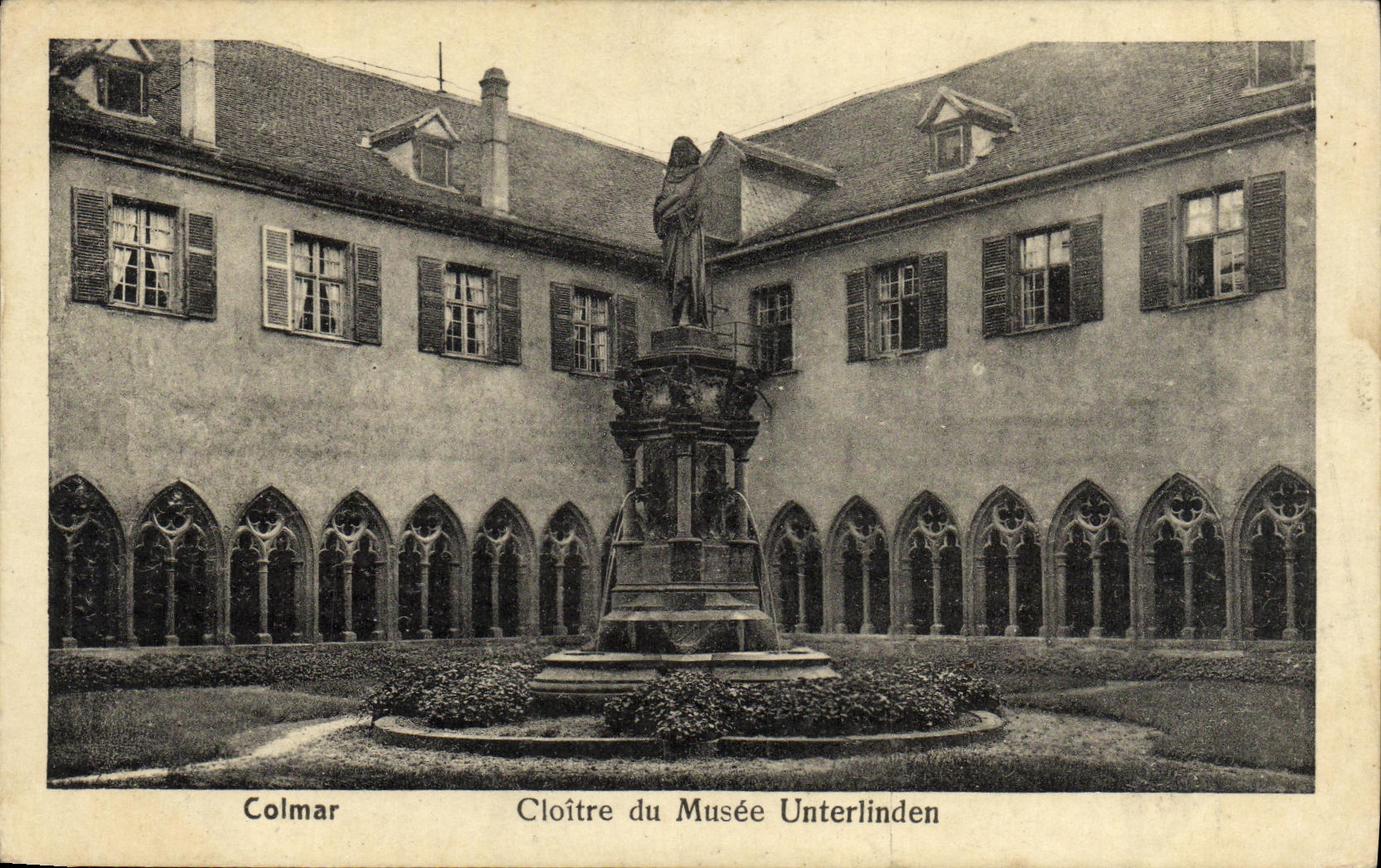 Claustro de Colmar de la POSTAL de la VENDIMIA del museo de Unterlinden
