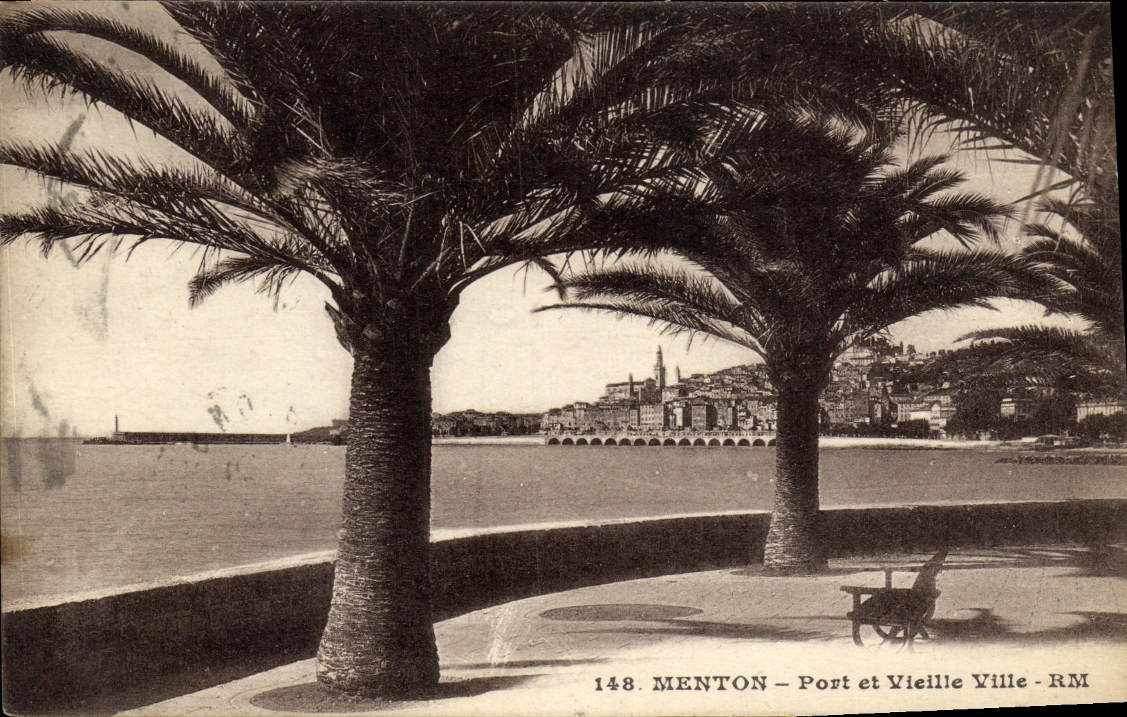 CPA Menton Port et Vieille Ville 