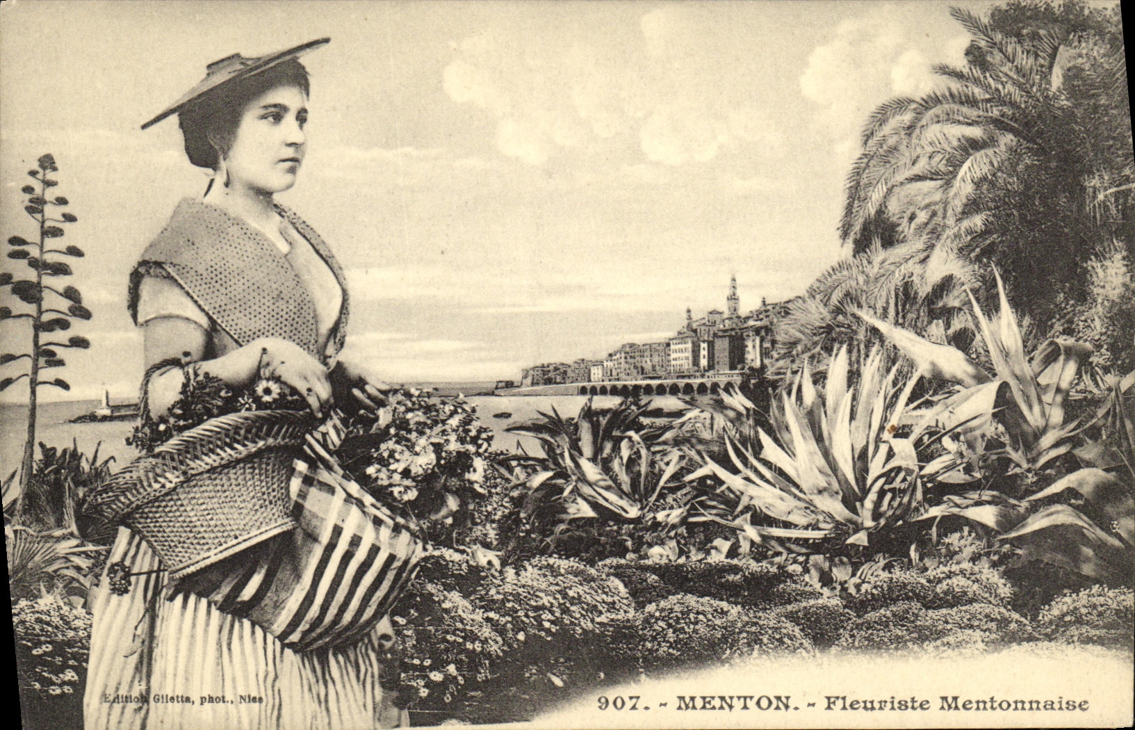 CPA Menton Fleuriste Mentonnaise Femme Folklore