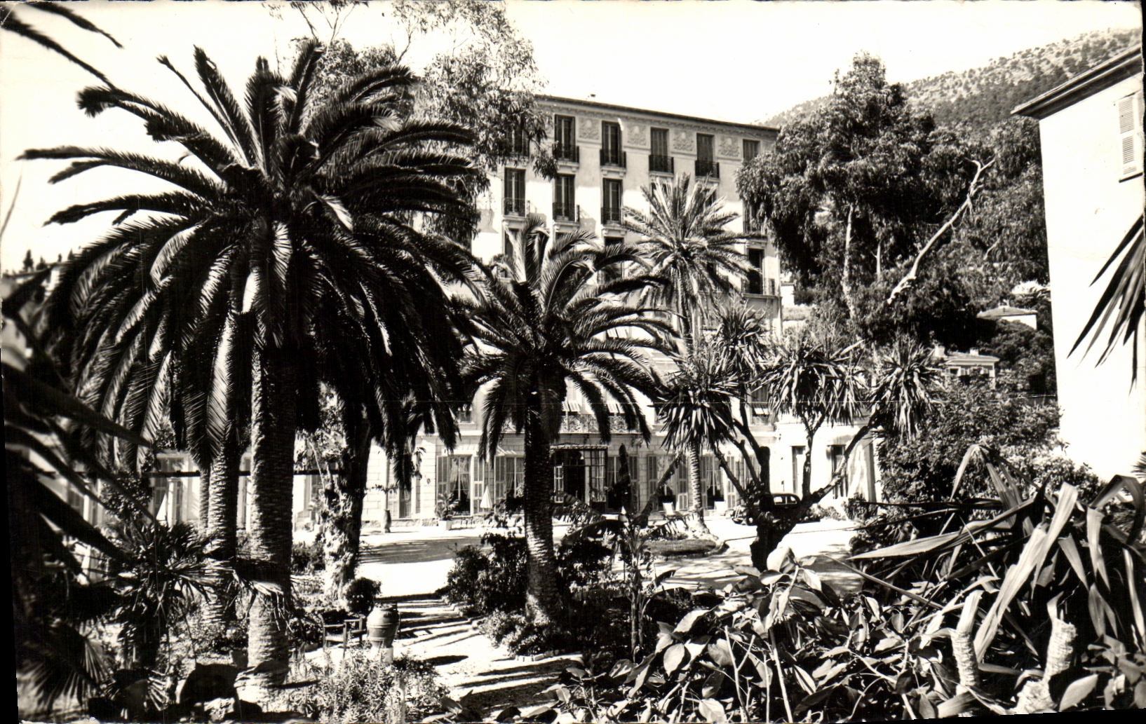 CPM Menton Garavan Hotel Britania et Veau Site son Parc