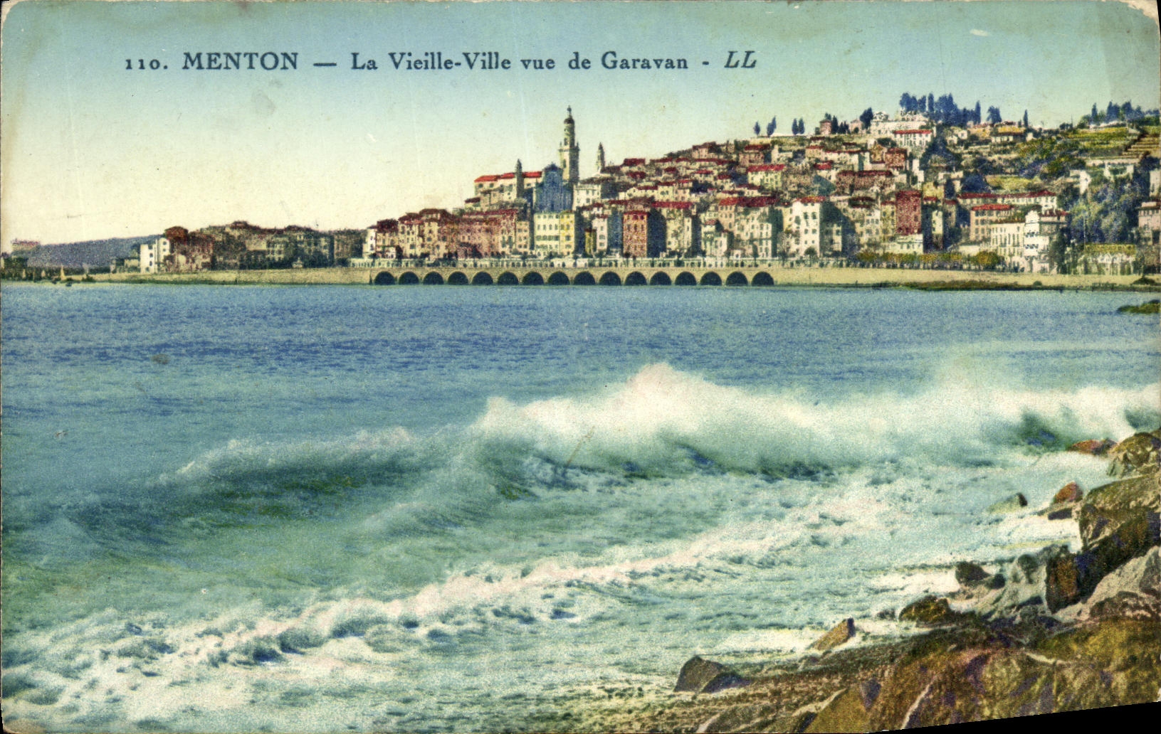 CPA Menton La Vieille Ville vue de Garavan