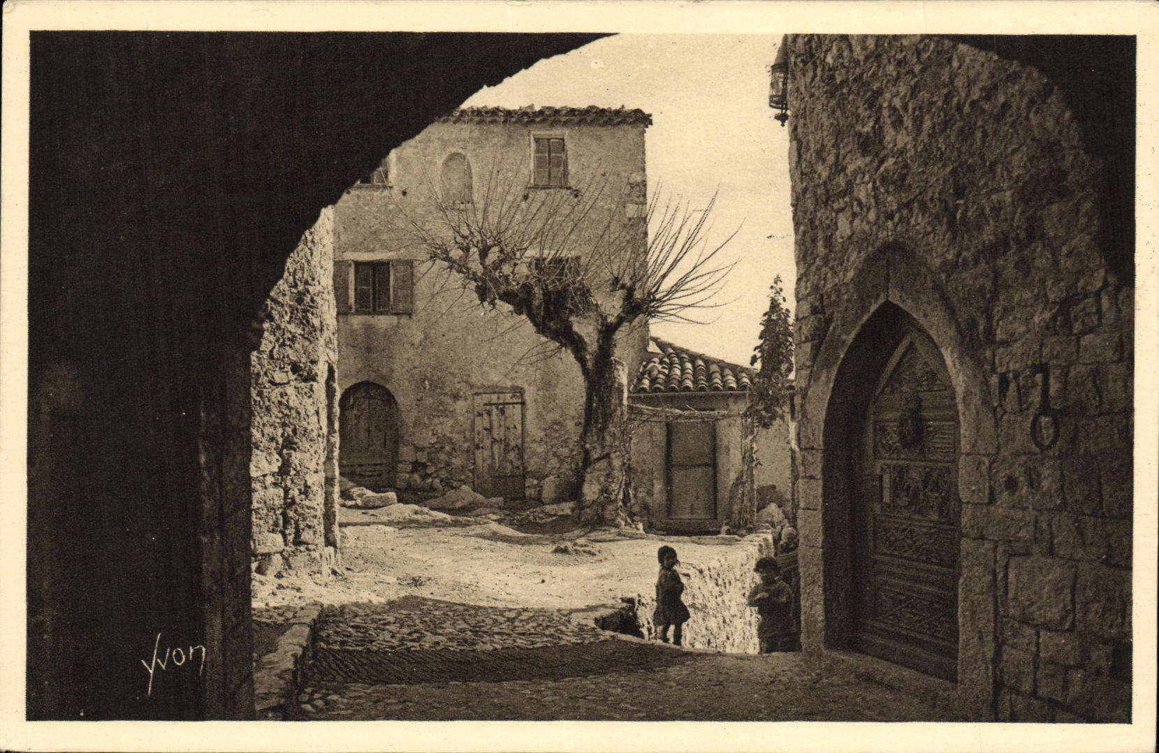 CPA Cote d Azur Eze Un coin du Vieux Village
