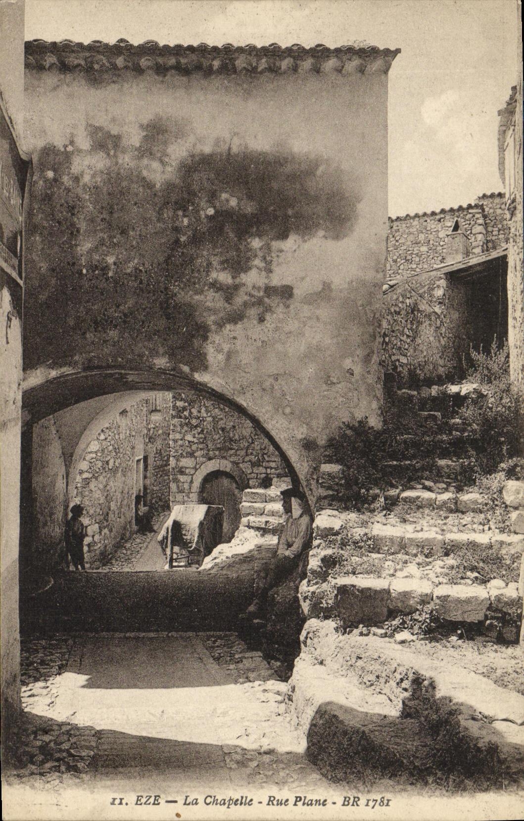 CPA Eze La Chapelle Rue Plane